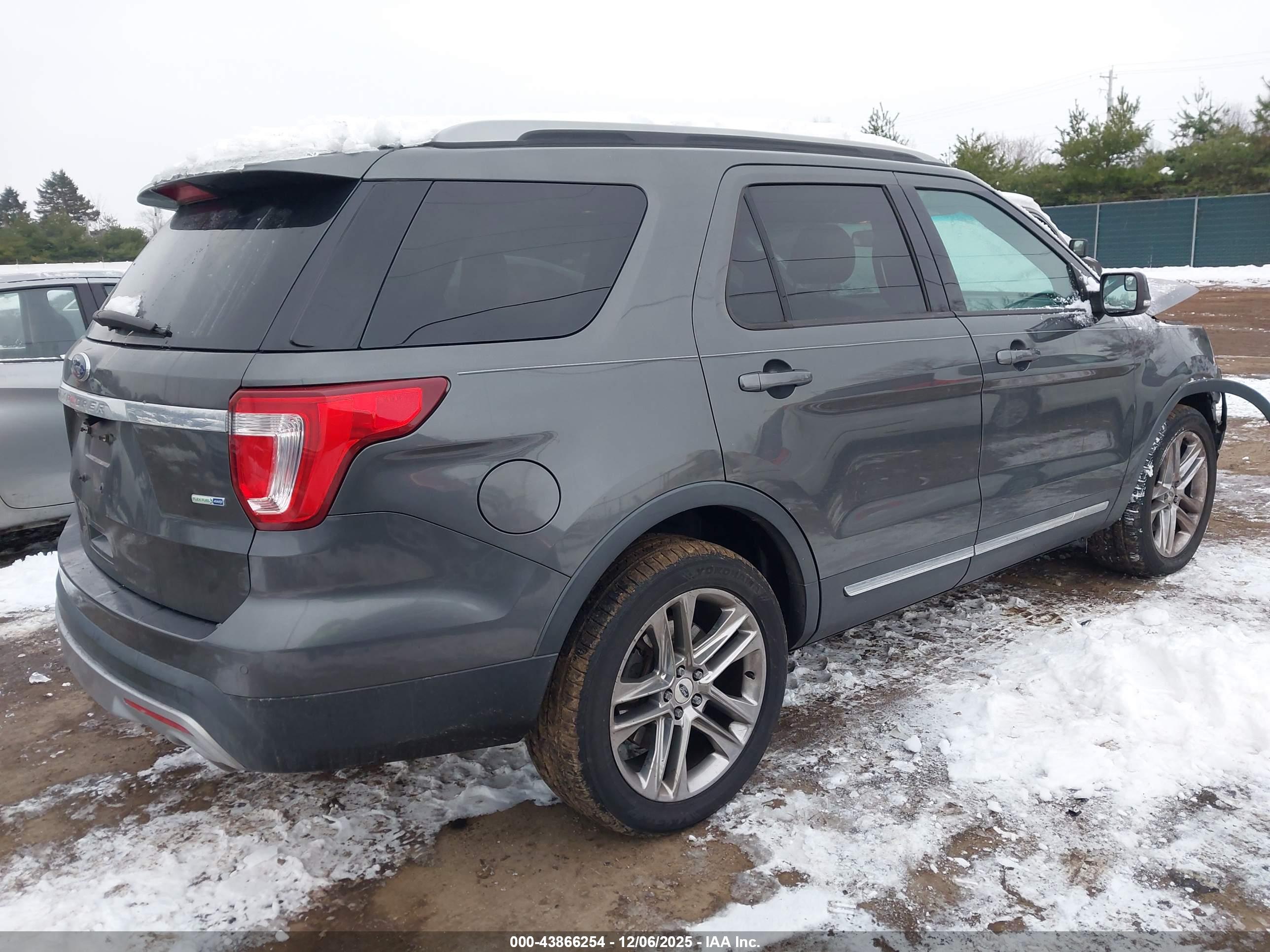 FORD EXPLORER image 4