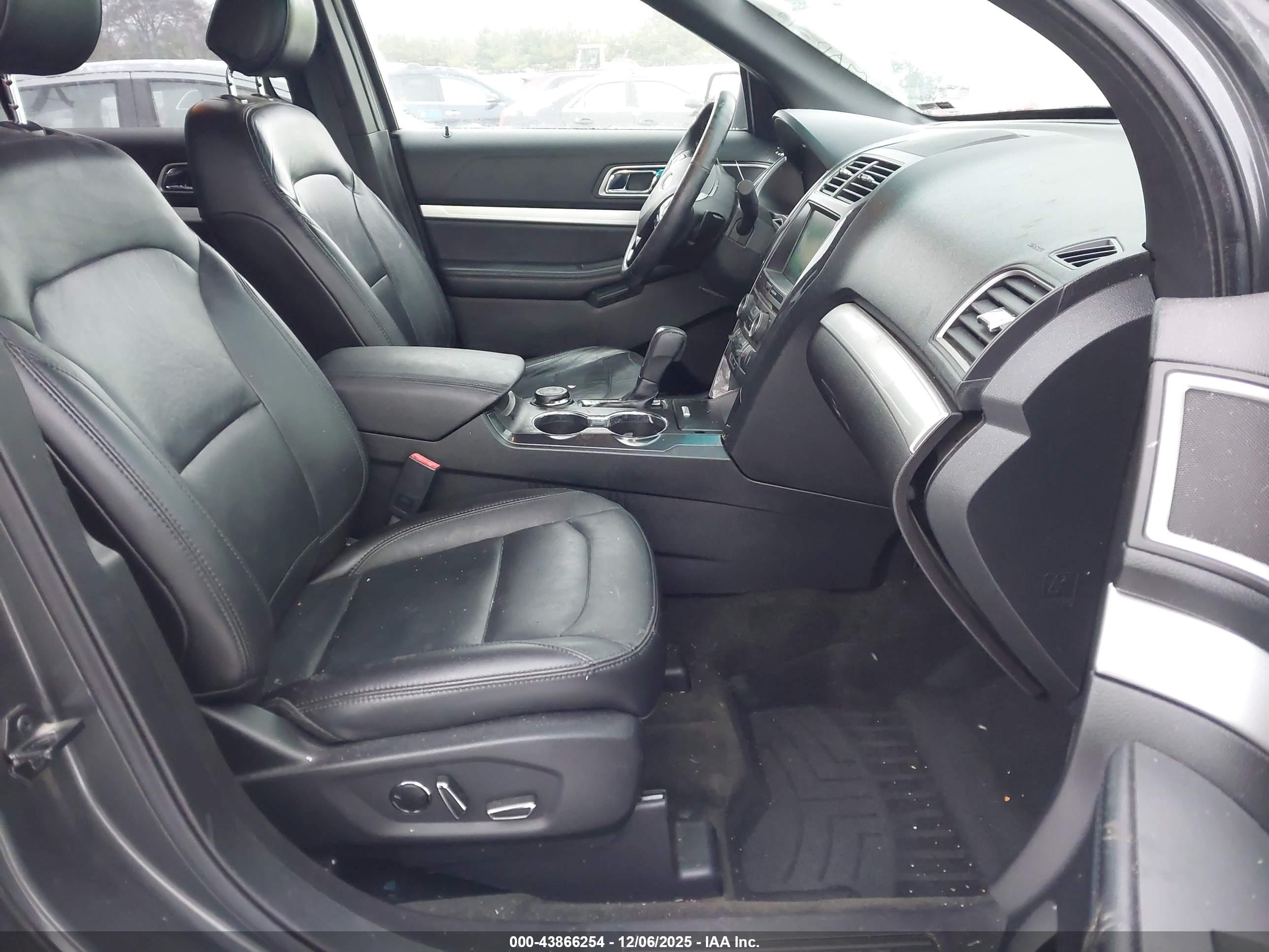 FORD EXPLORER image 5