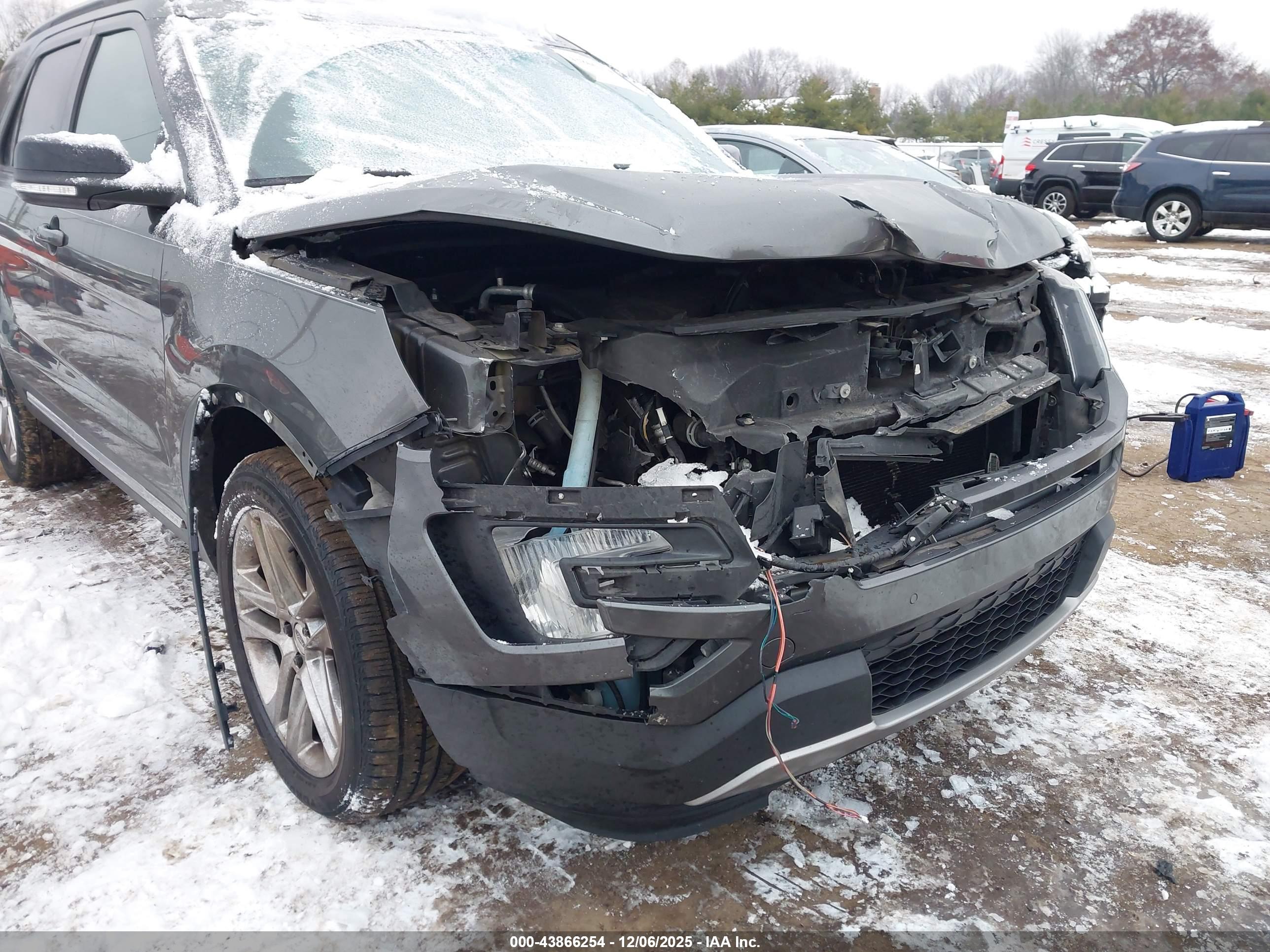 FORD EXPLORER image 6