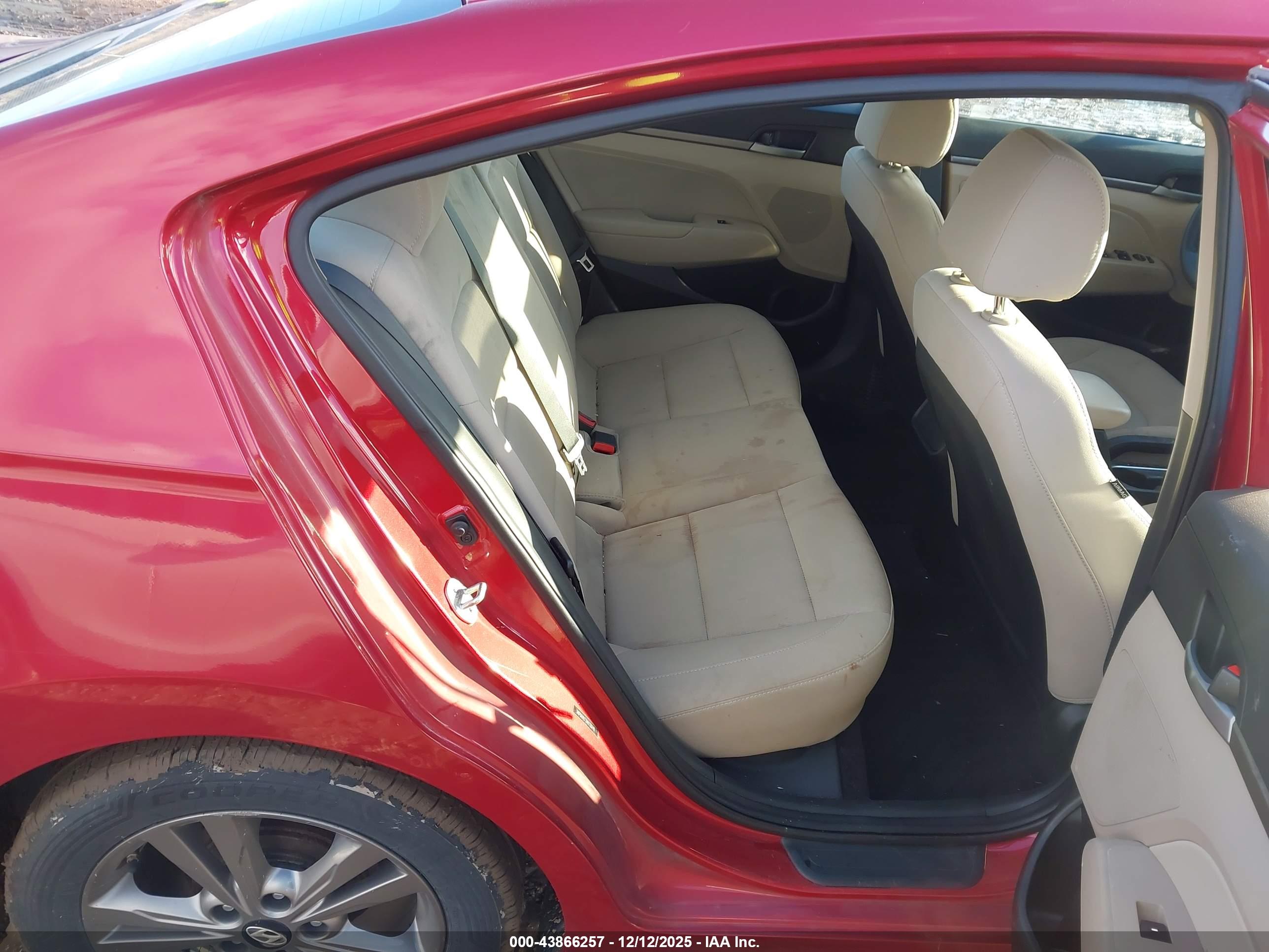HYUNDAI ELANTRA image 8