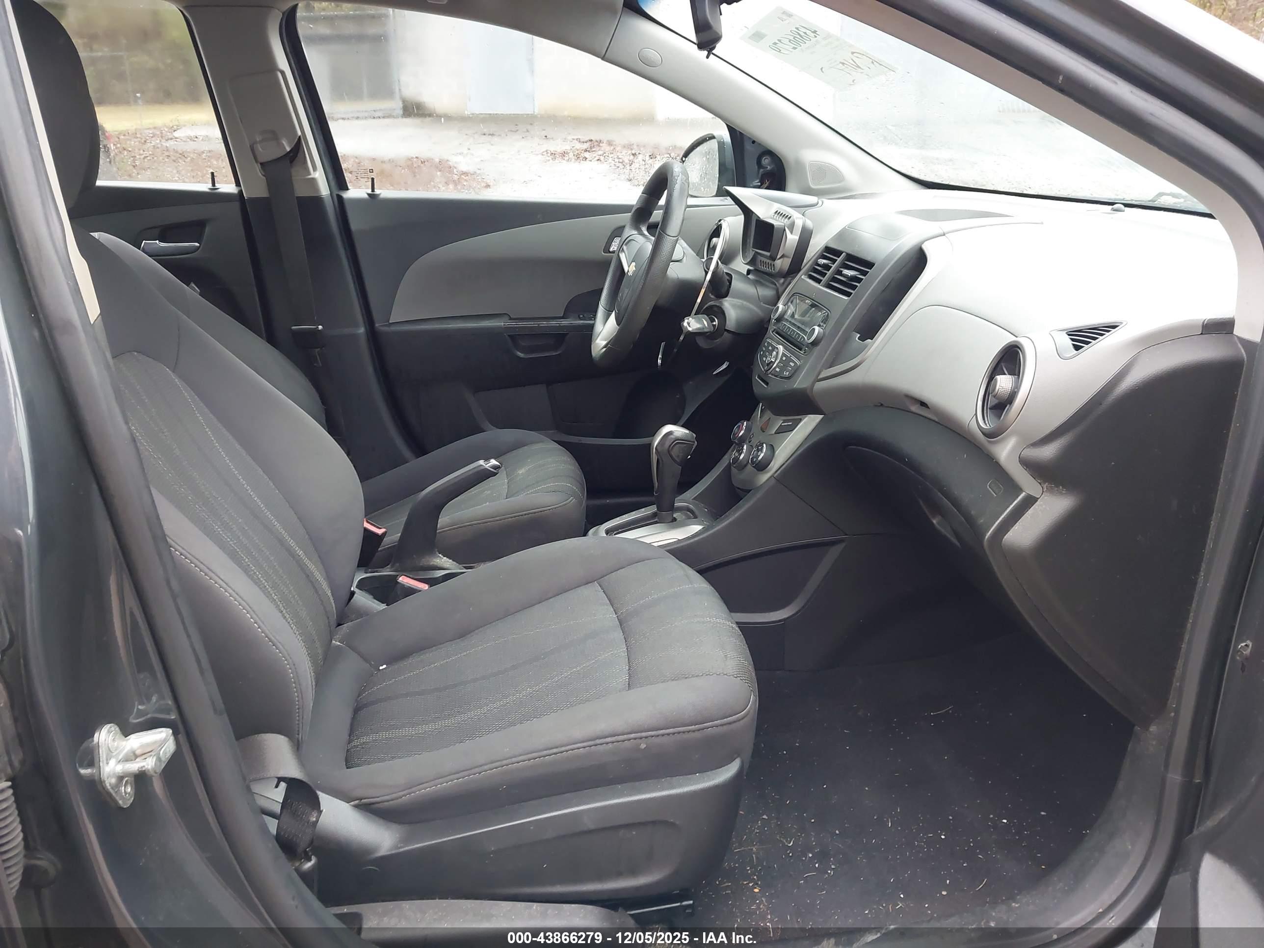 CHEVROLET SONIC image 5