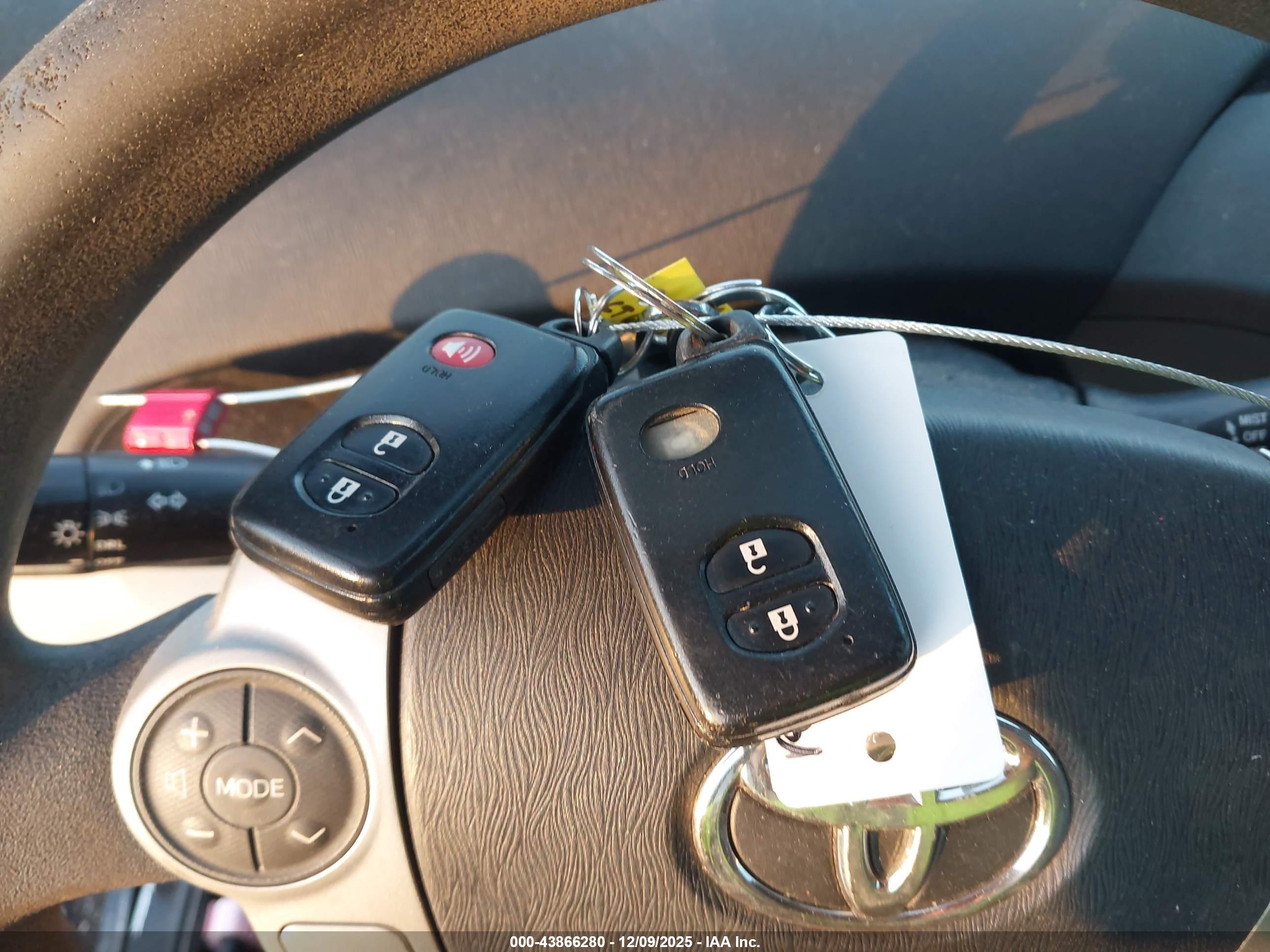 TOYOTA PRIUS image 11