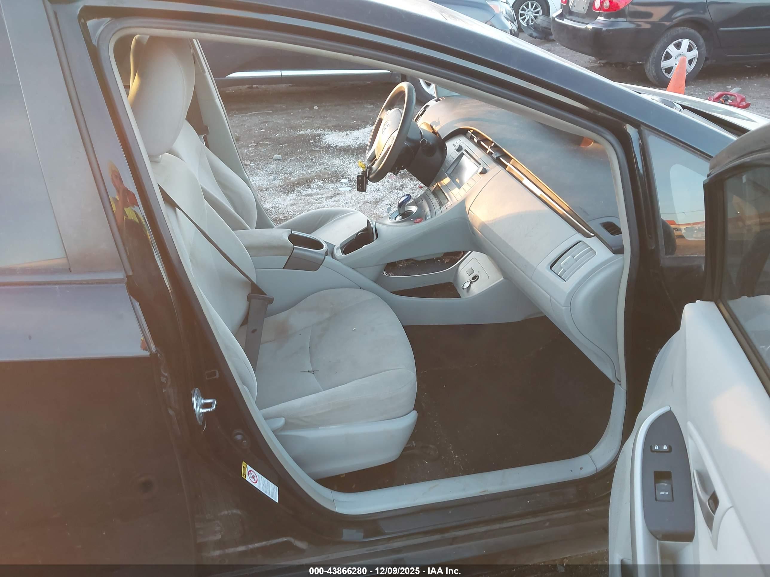 TOYOTA PRIUS image 5