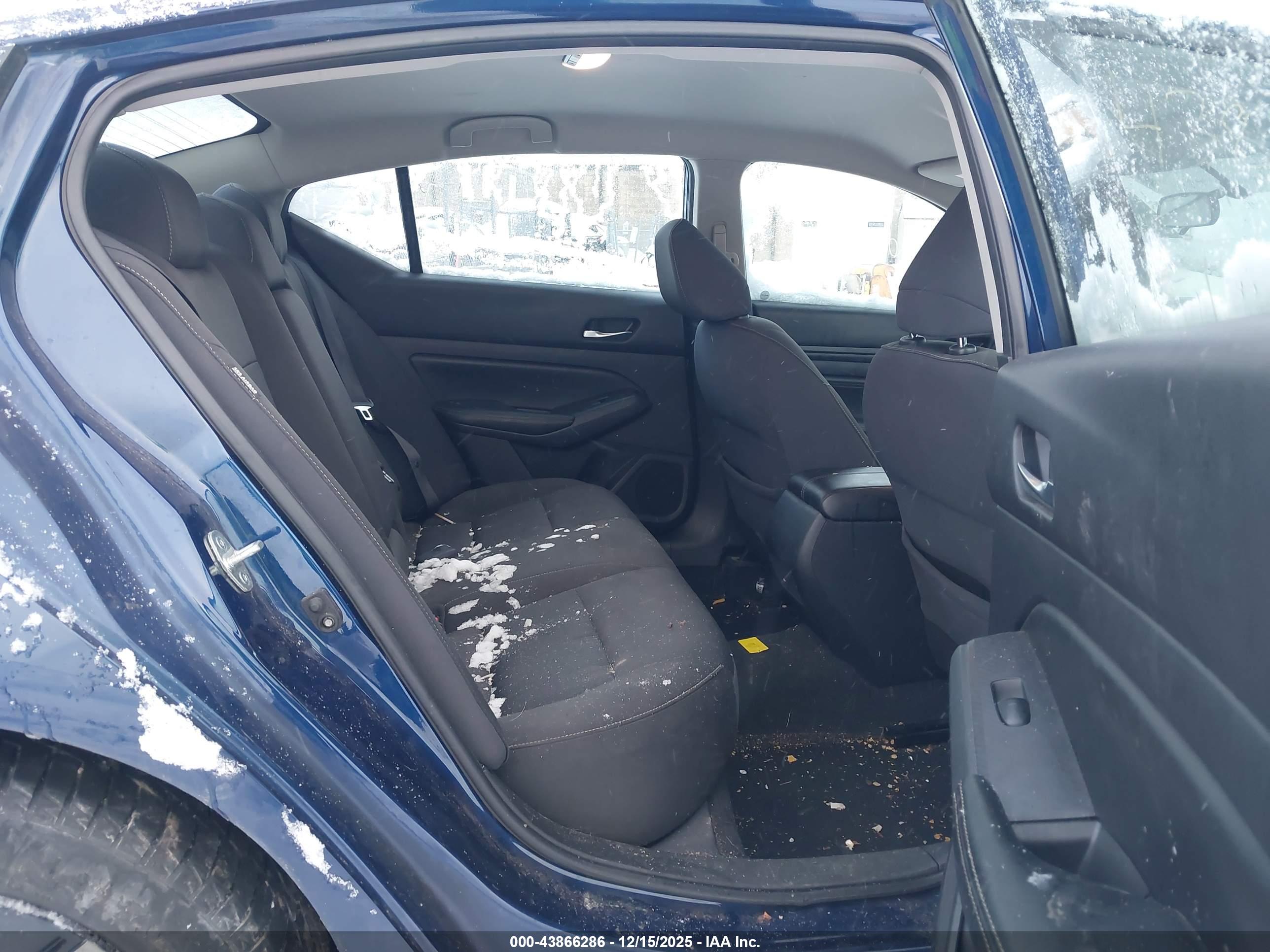 NISSAN ALTIMA image 8