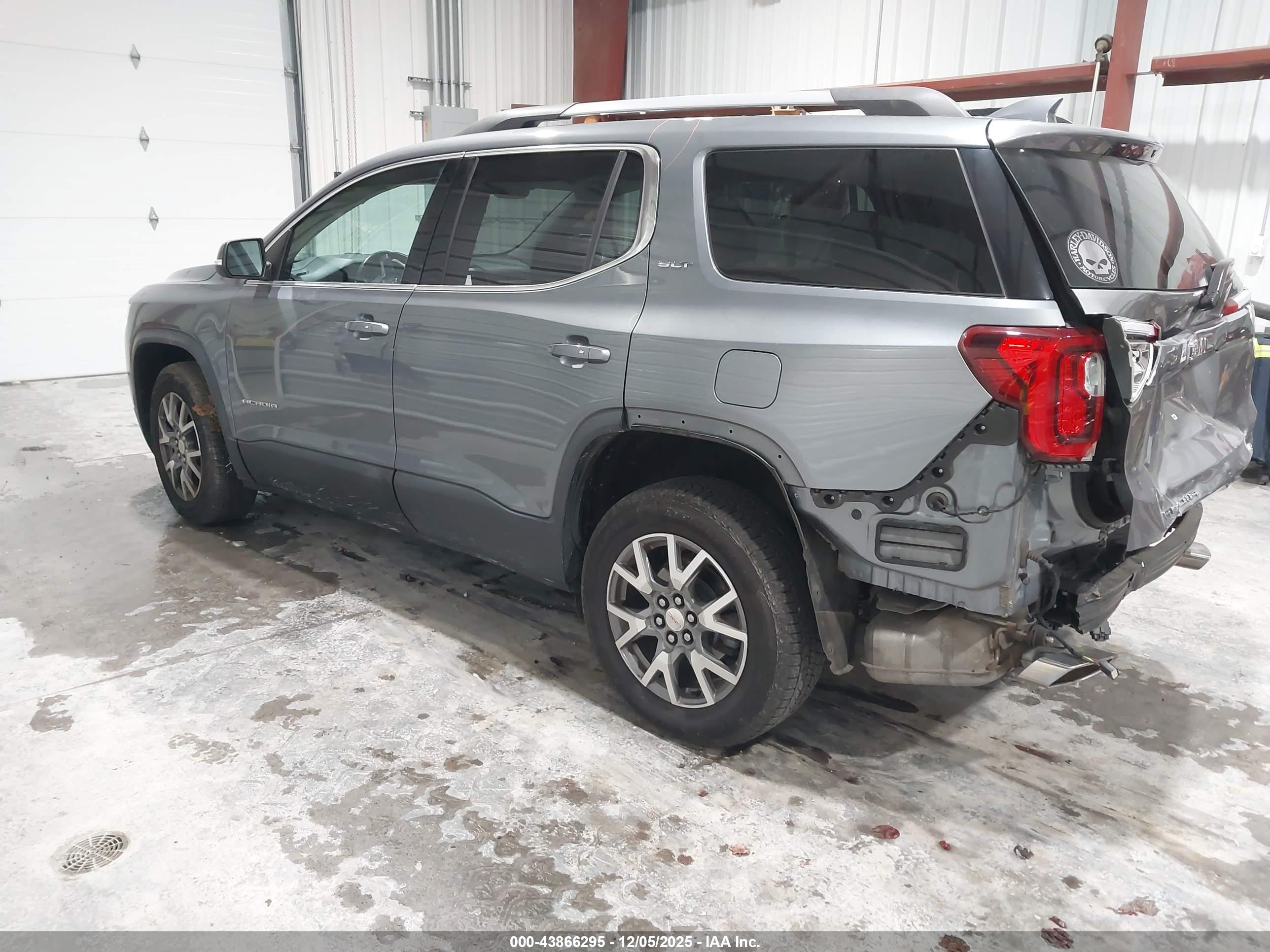 GMC ACADIA image 3