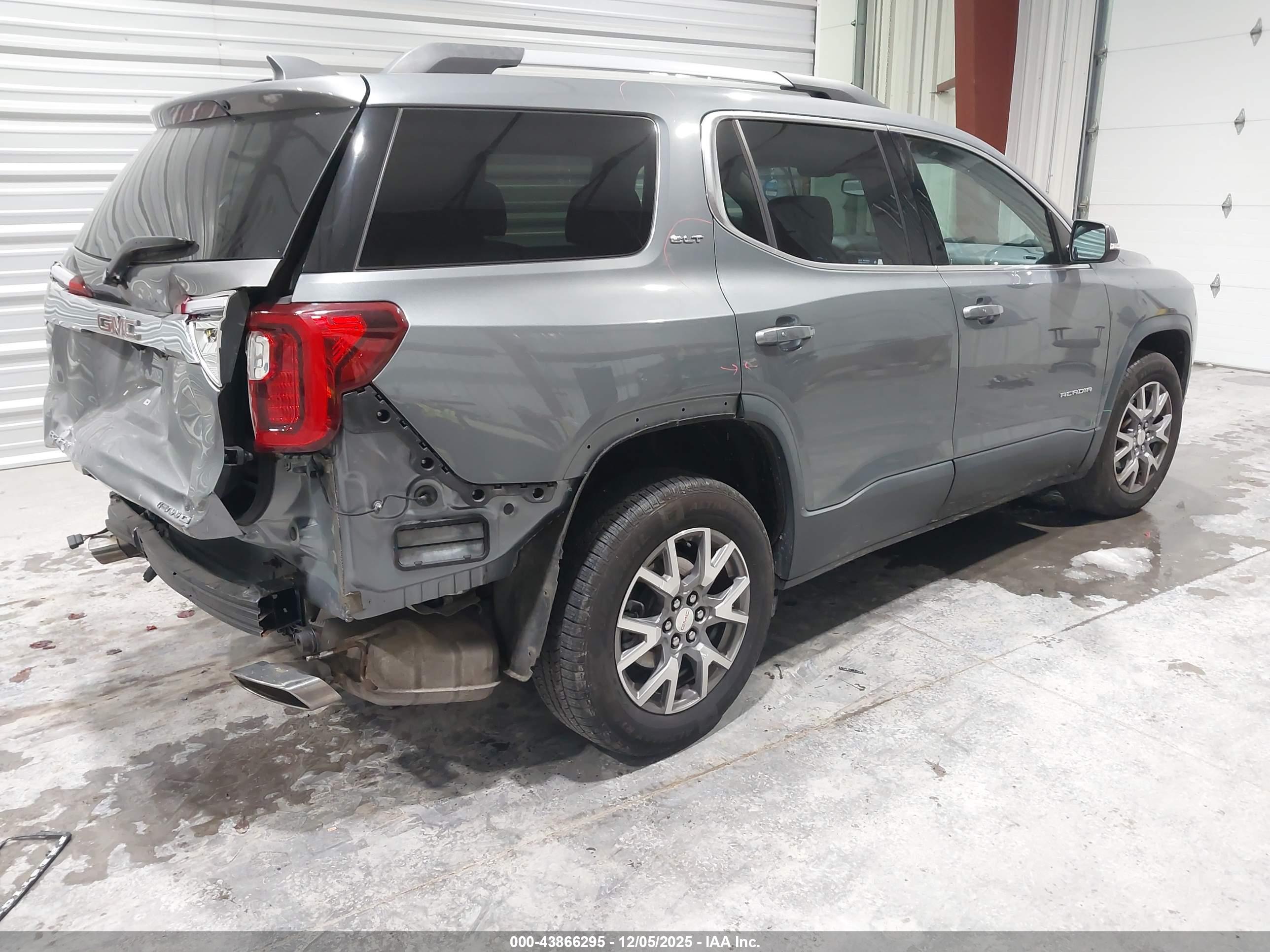 GMC ACADIA image 4