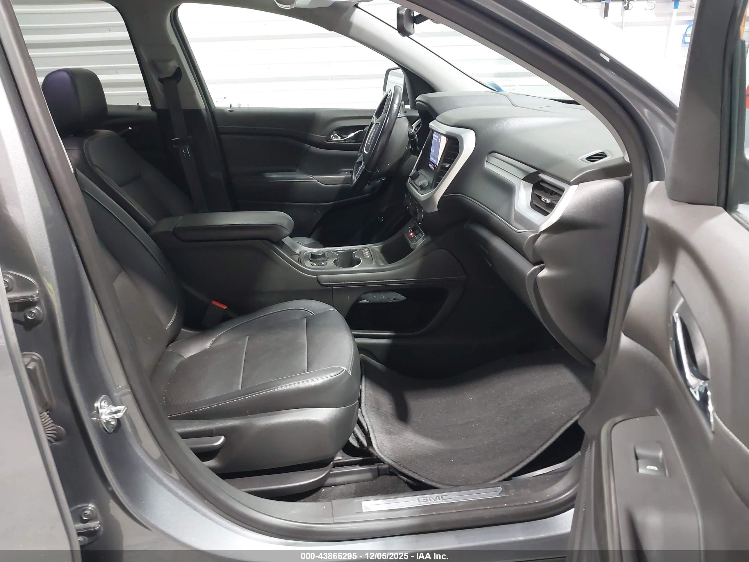 GMC ACADIA image 5