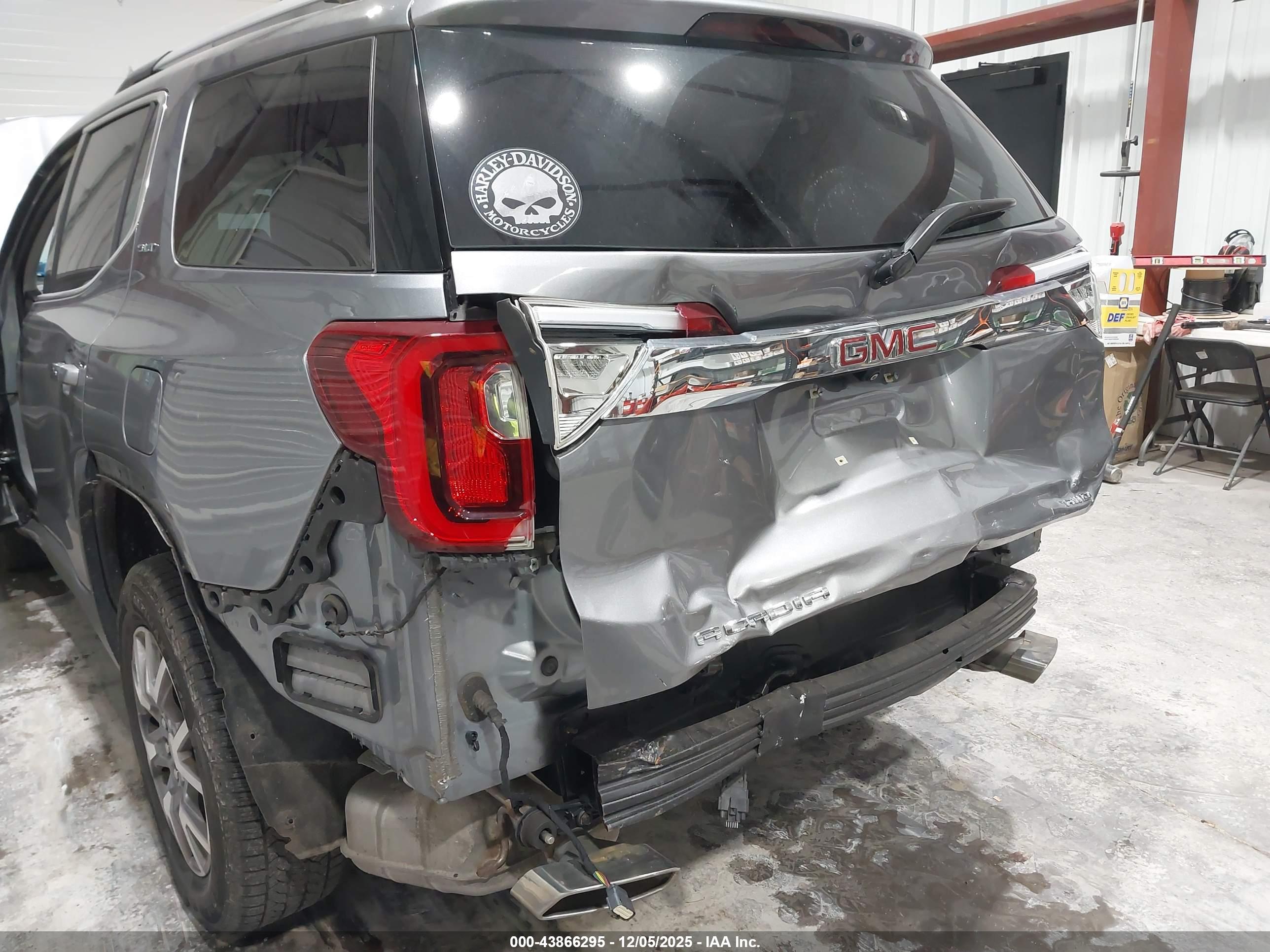 GMC ACADIA image 6