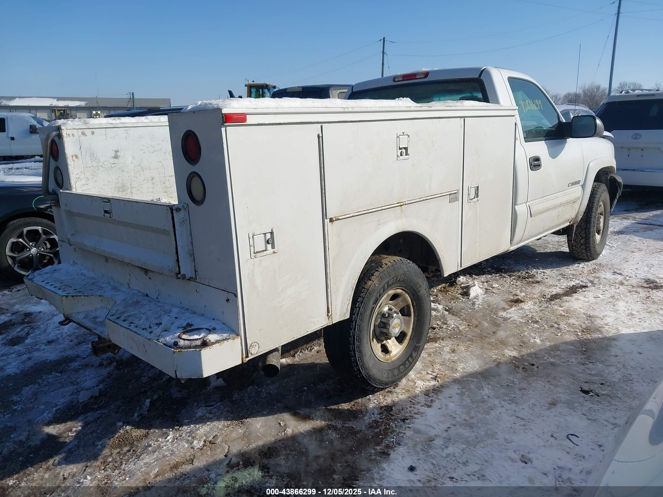 CHEVROLET SILVERADO image 4