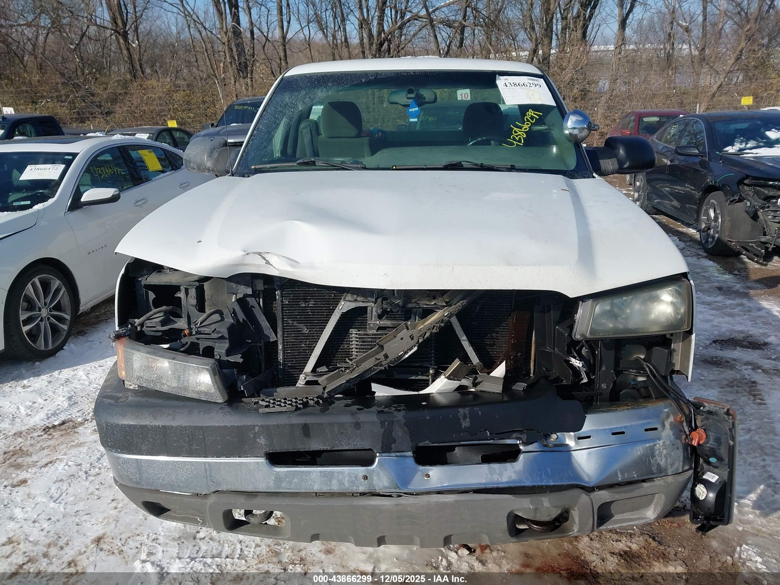 CHEVROLET SILVERADO image 6