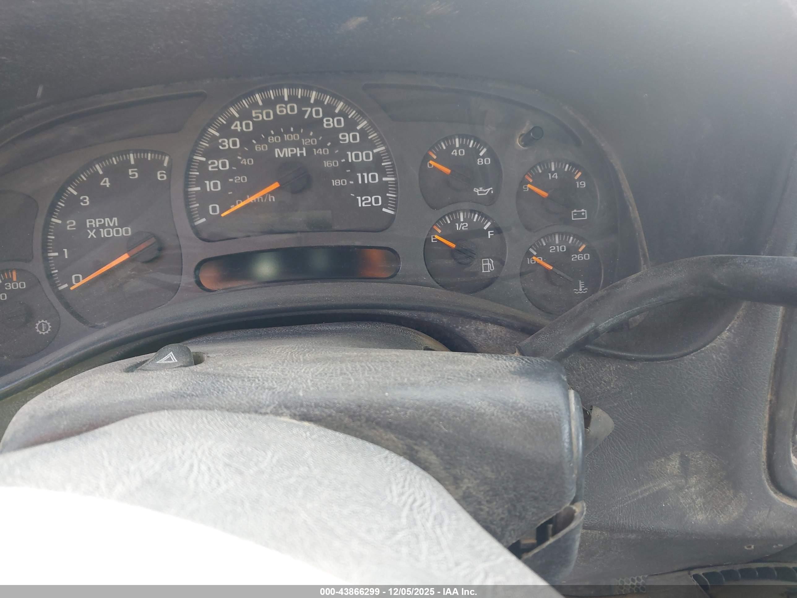 CHEVROLET SILVERADO image 7