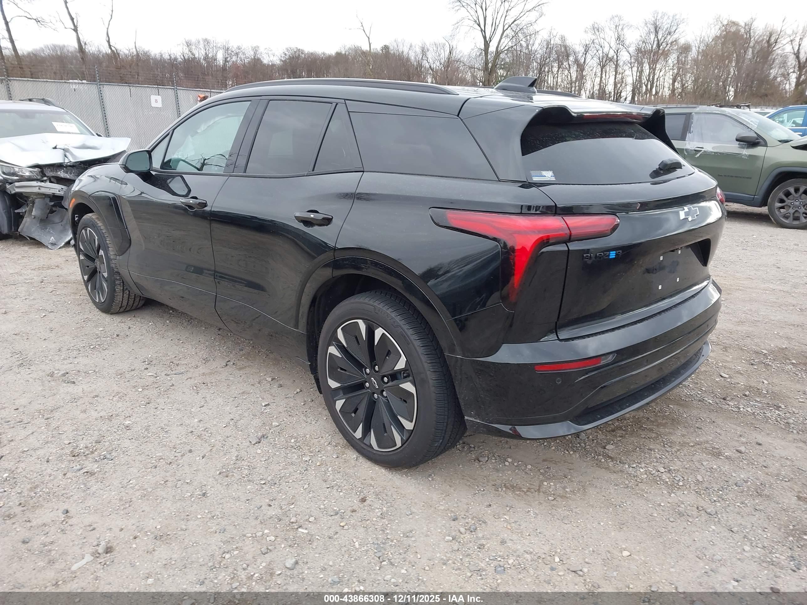 CHEVROLET BLAZER image 3