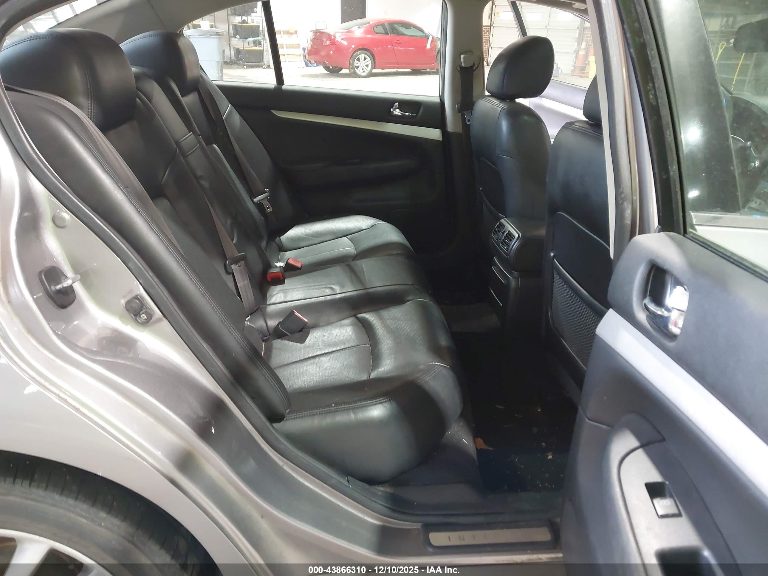 INFINITI G37X image 8