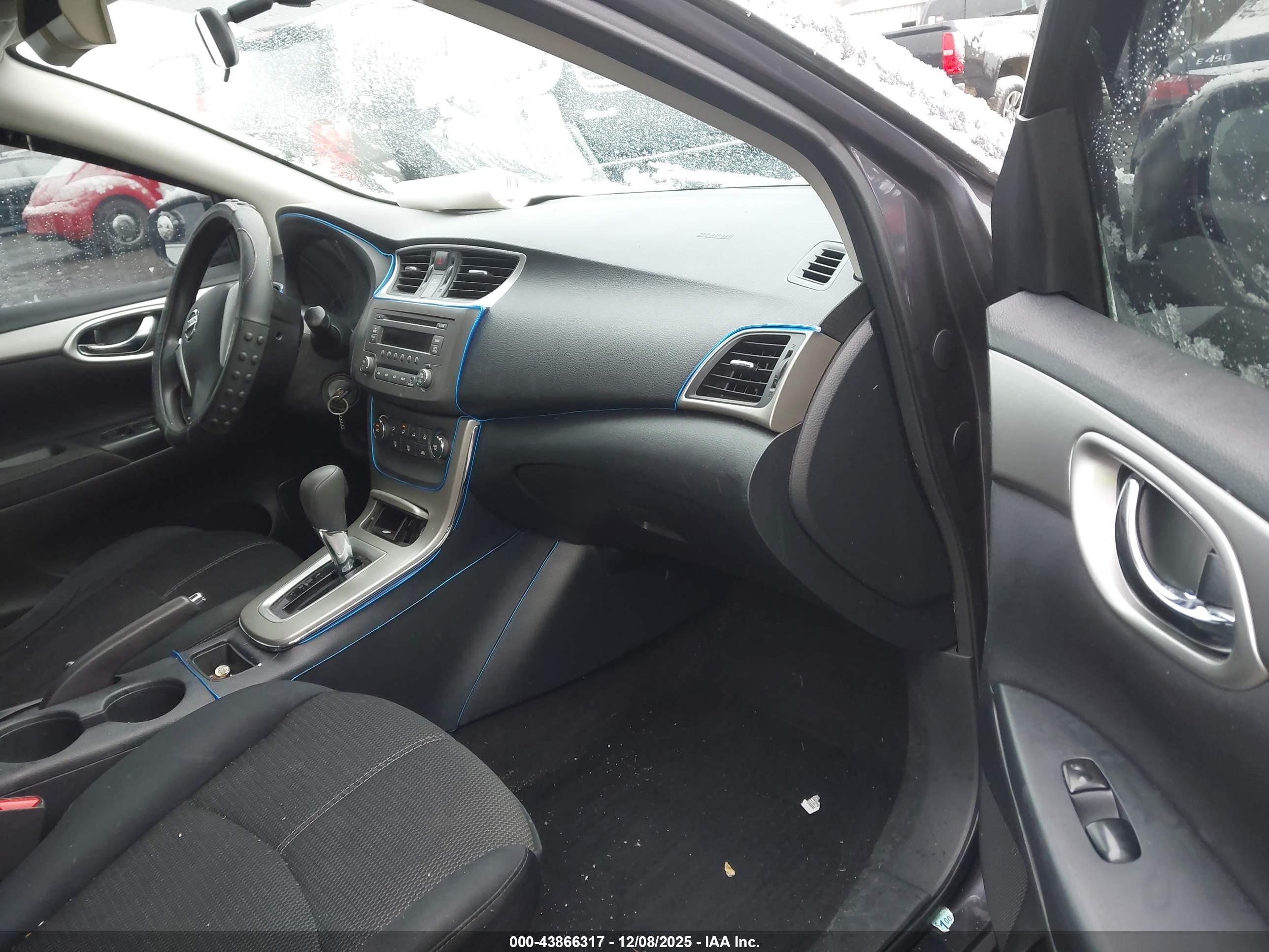 NISSAN SENTRA image 5