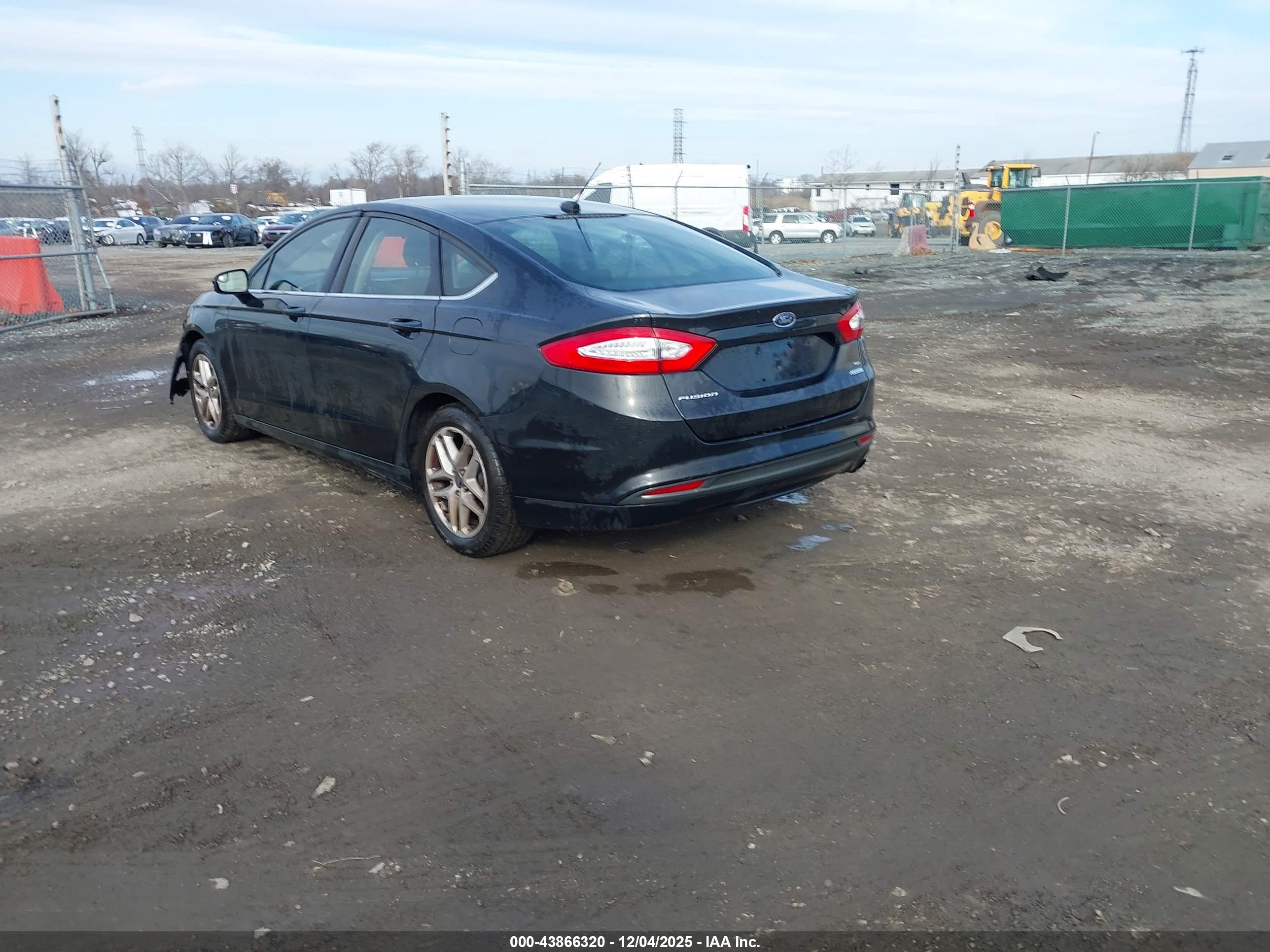 FORD FUSION image 3