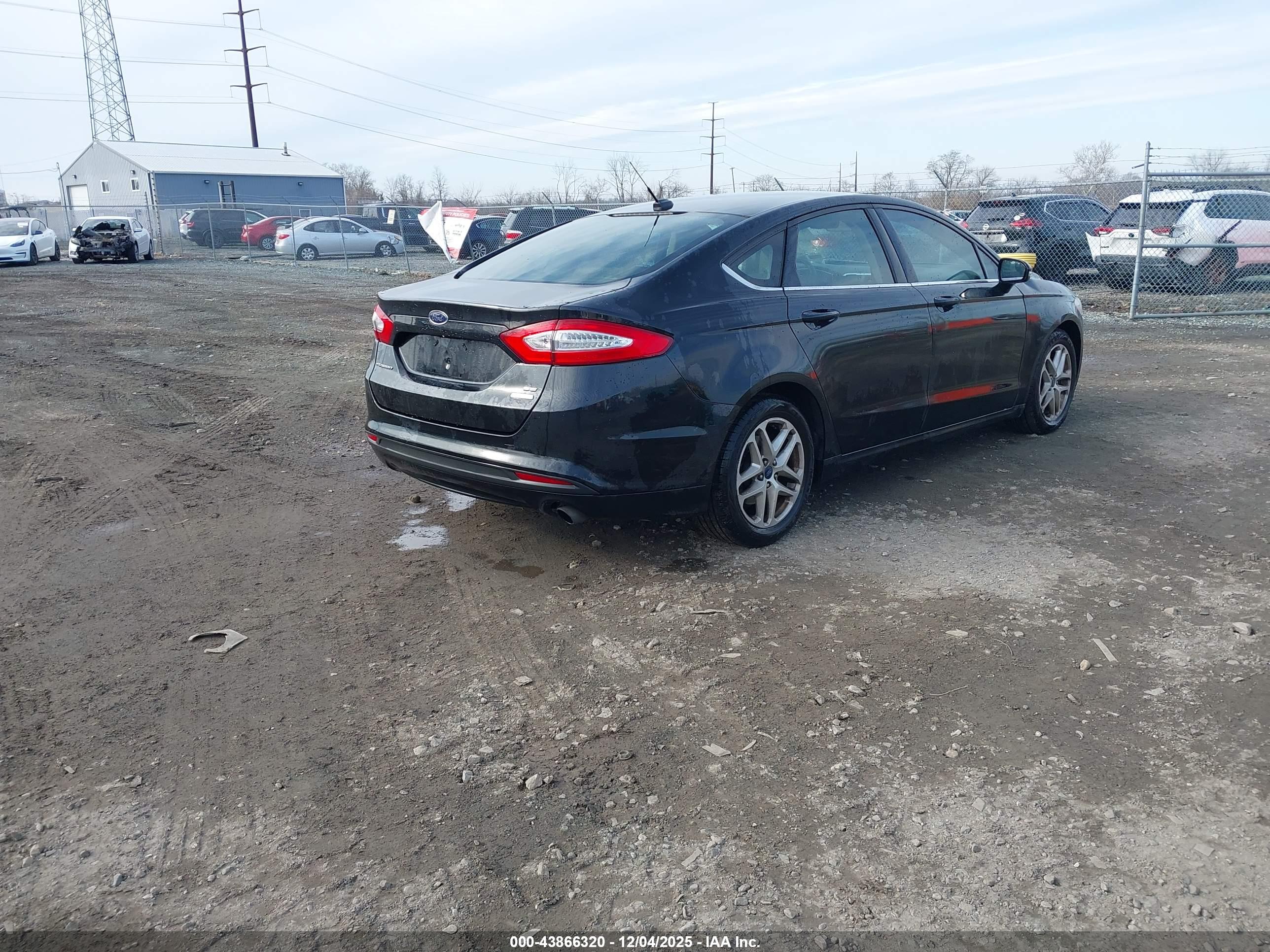 FORD FUSION image 4