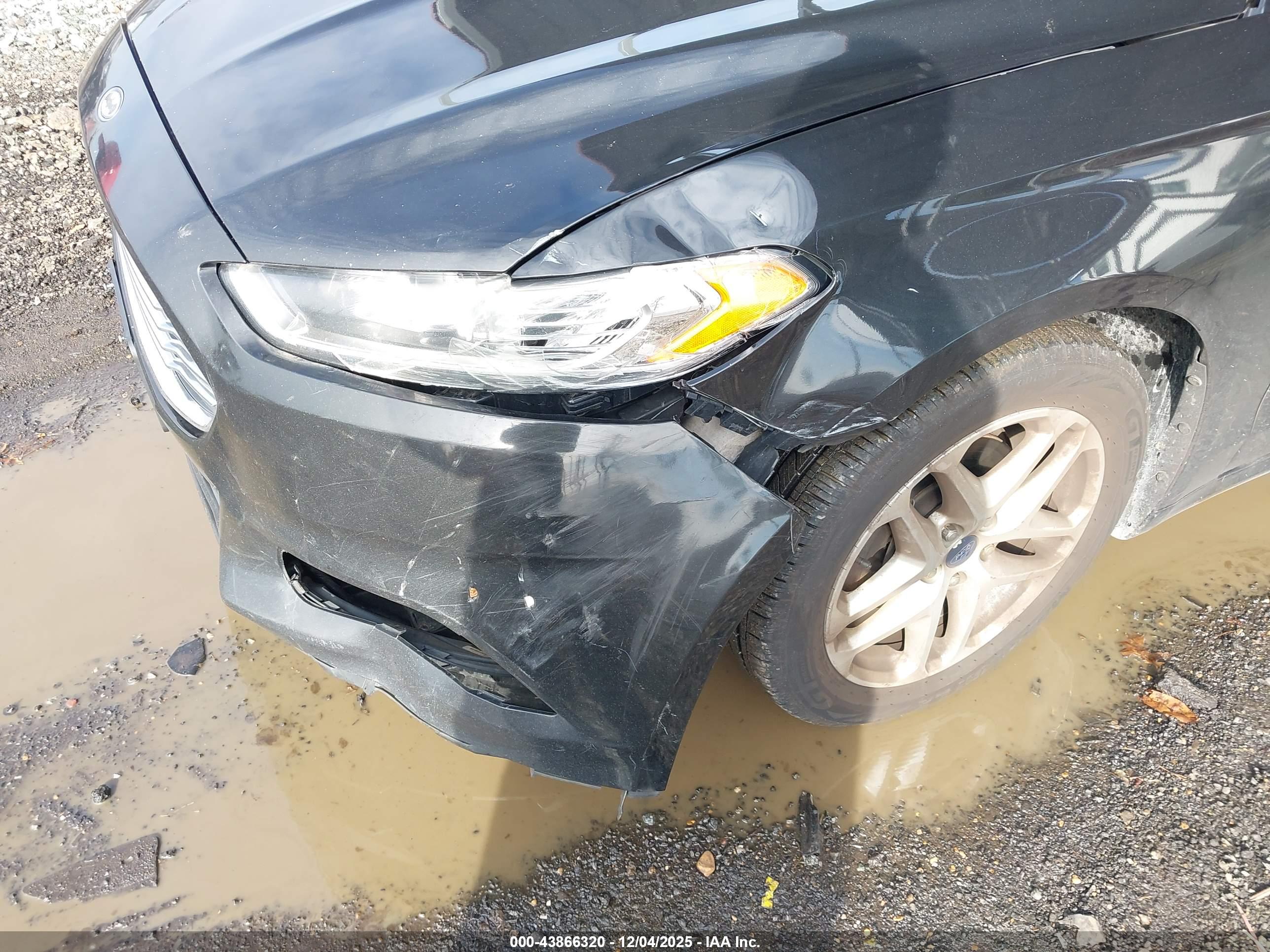 FORD FUSION image 6