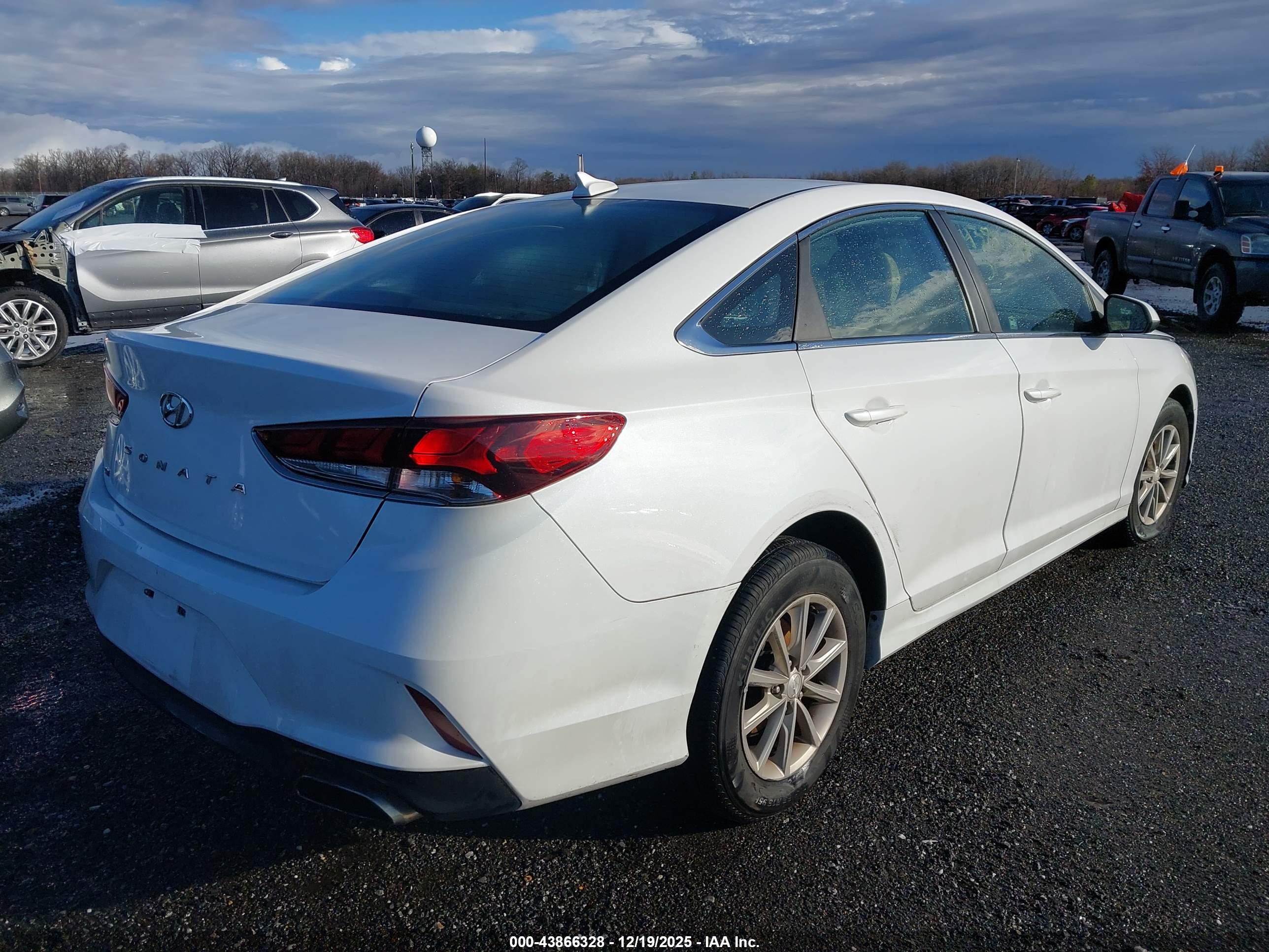 HYUNDAI SONATA image 4