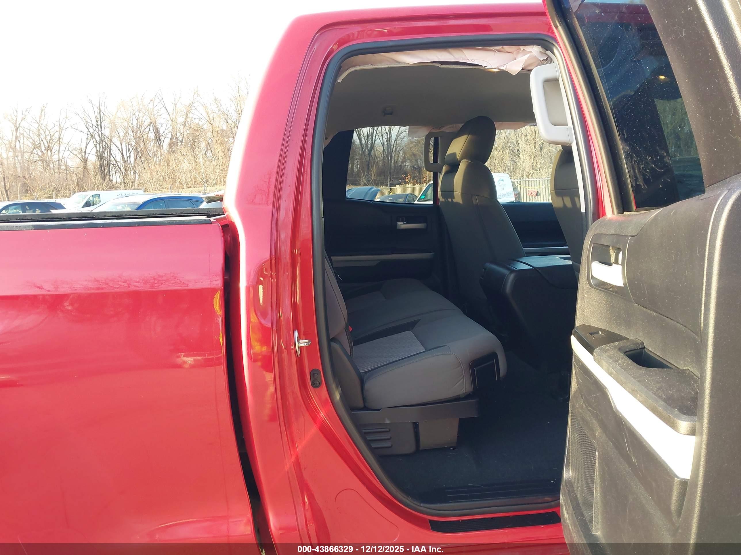 TOYOTA TUNDRA image 8