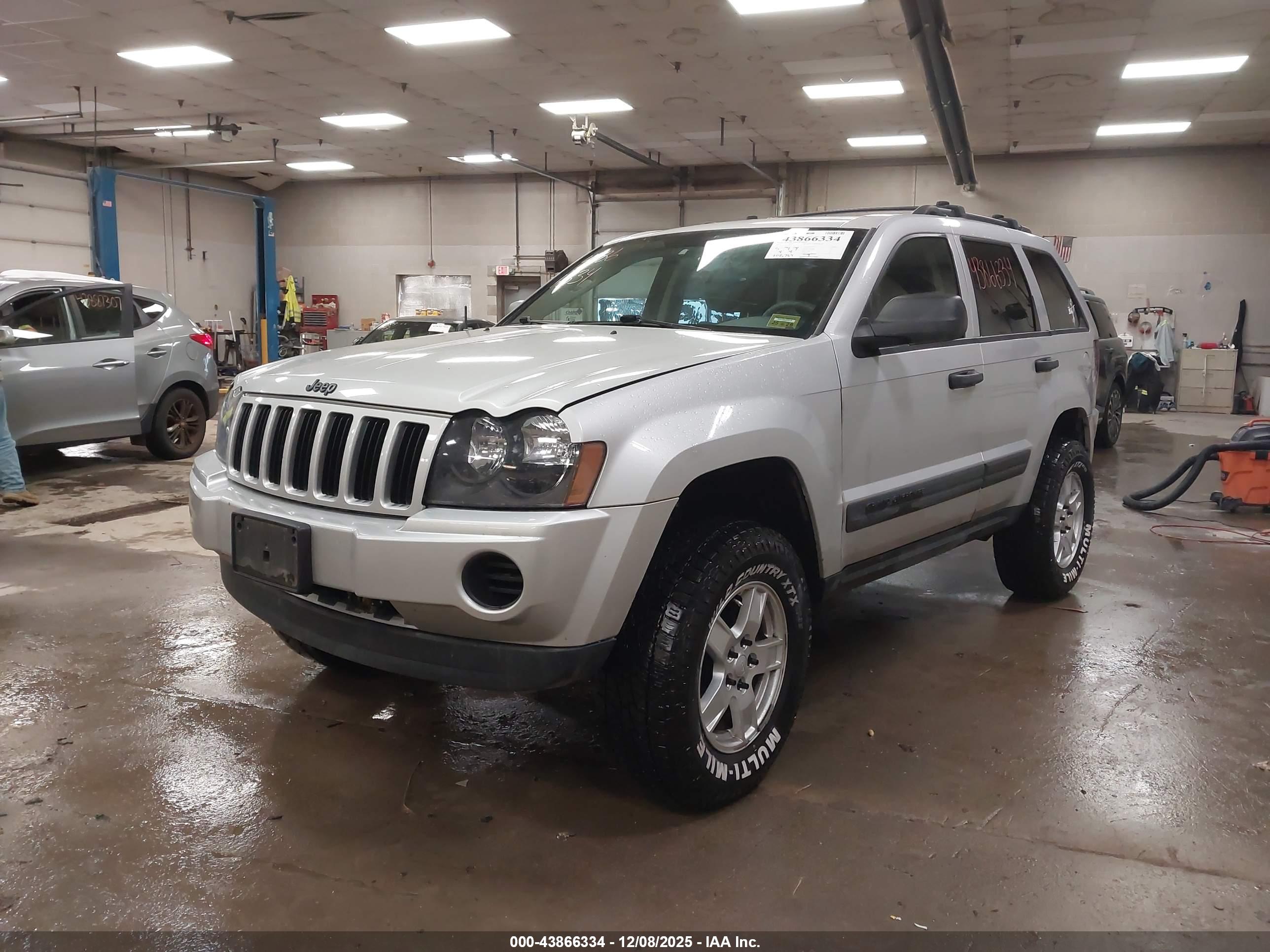 JEEP GRAND image 2