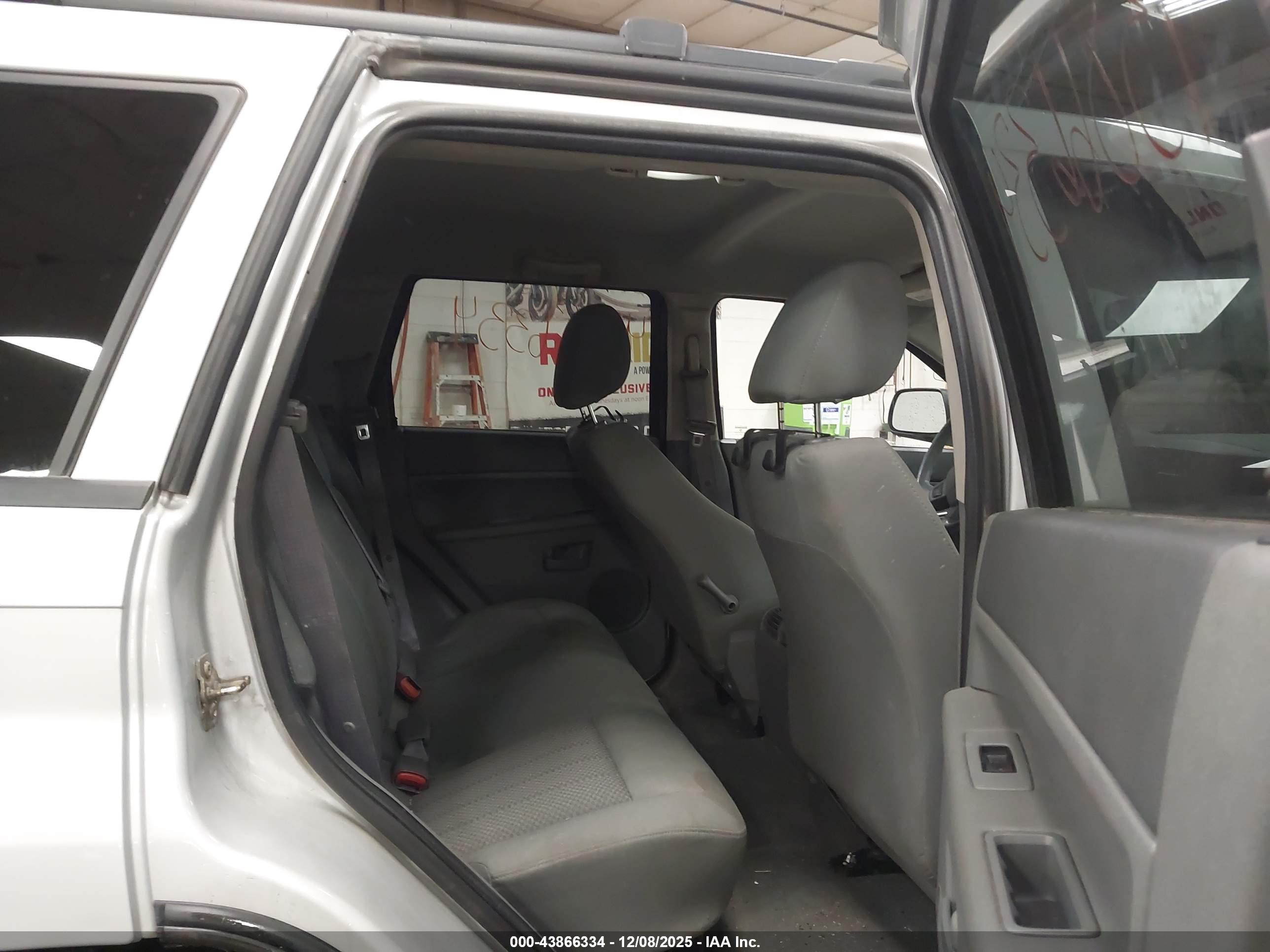 JEEP GRAND image 8