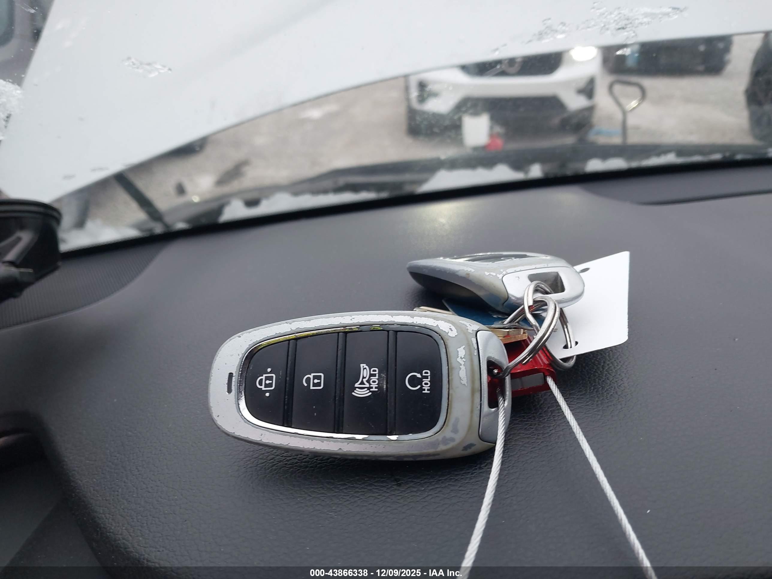 HYUNDAI SANTA image 11