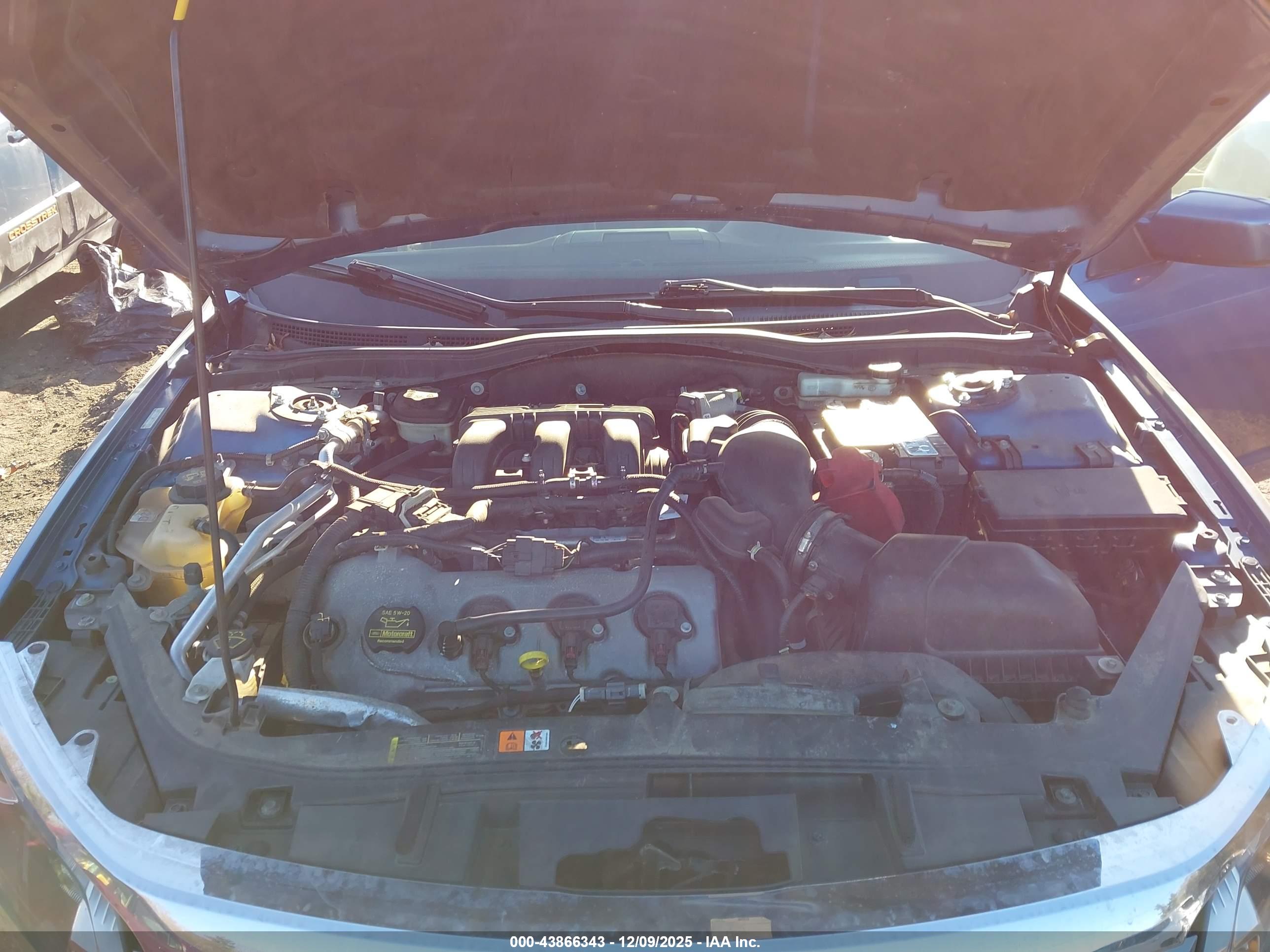 FORD FUSION image 10