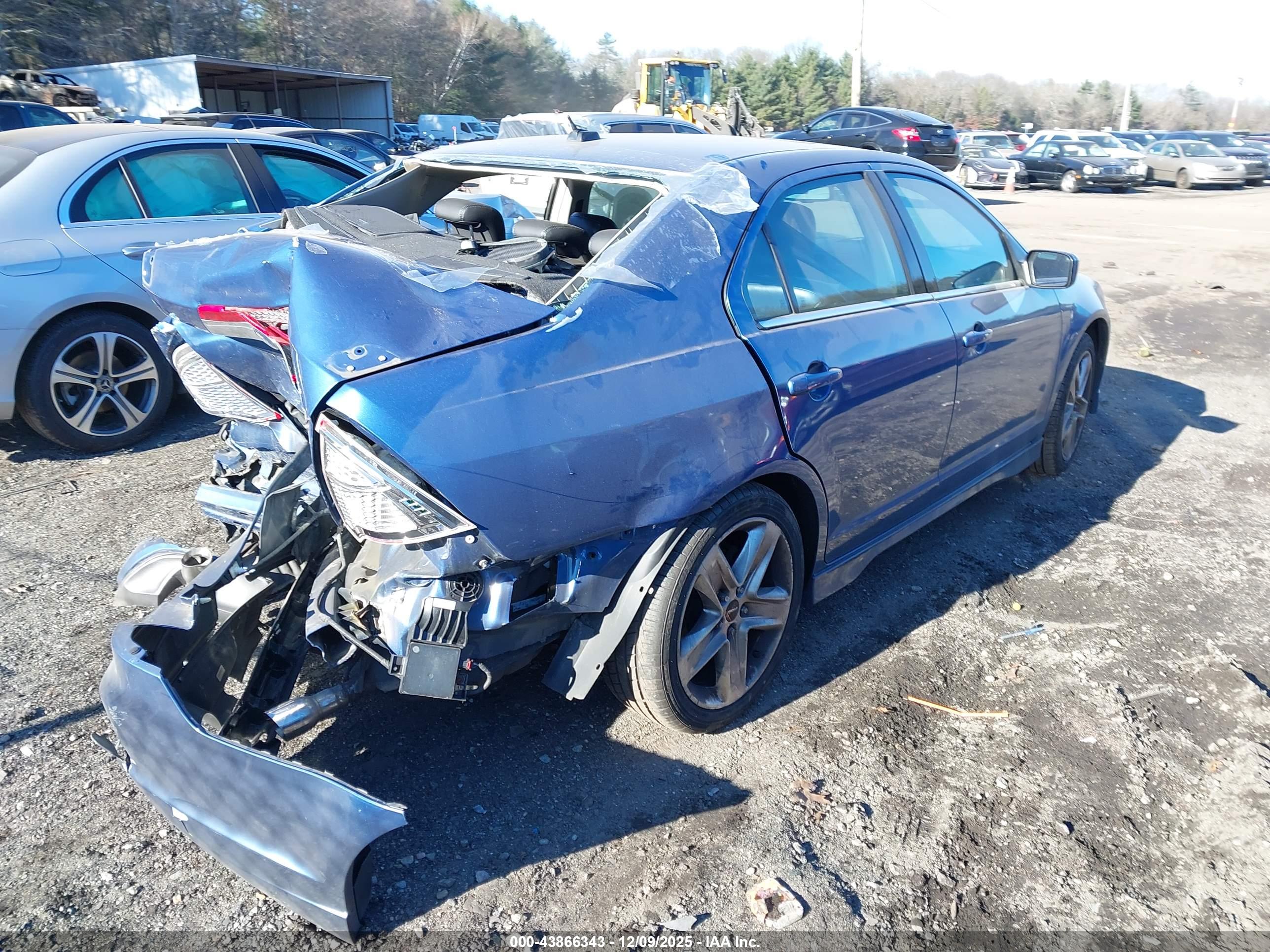 FORD FUSION image 4