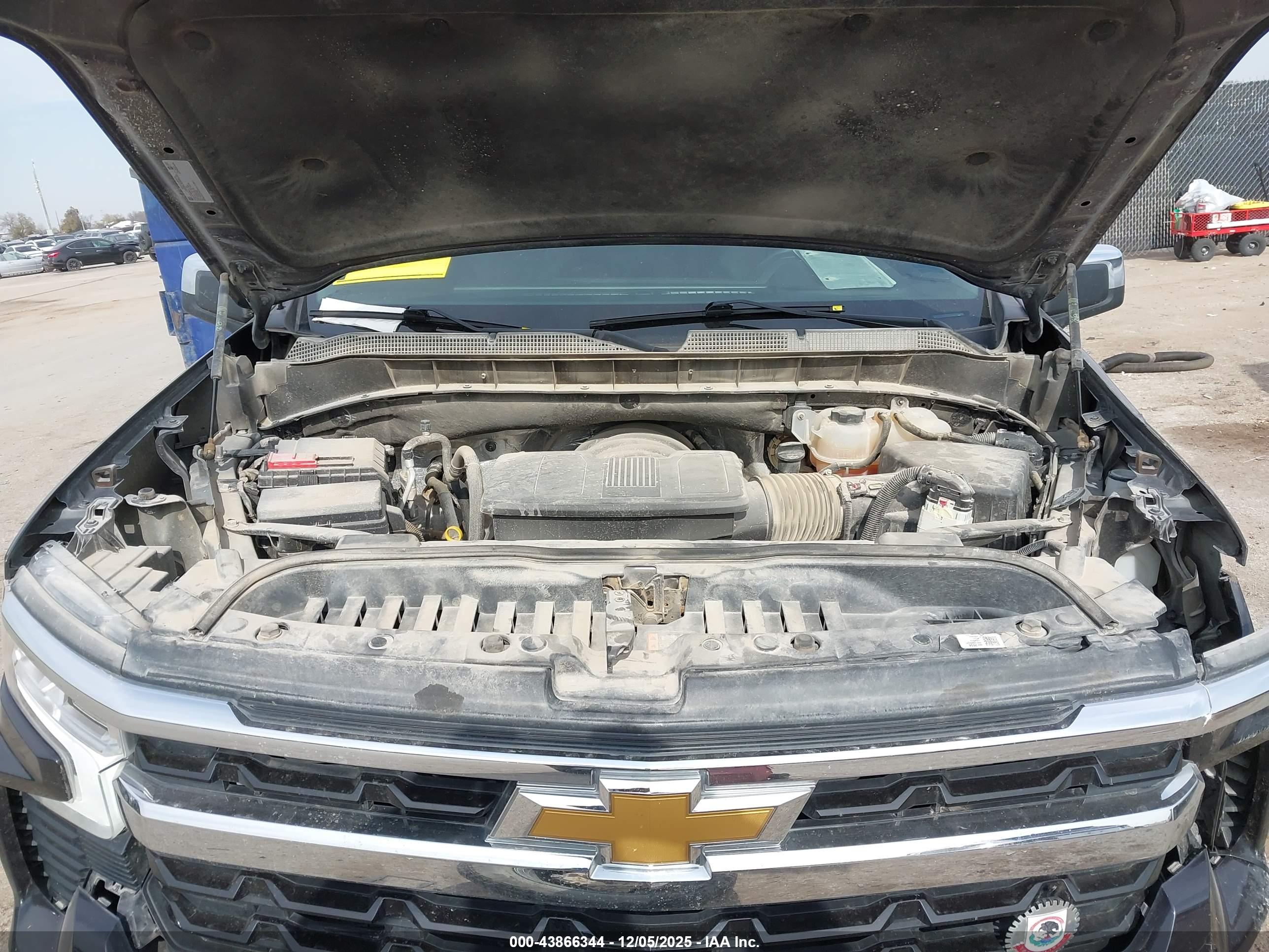 CHEVROLET SILVERADO image 10