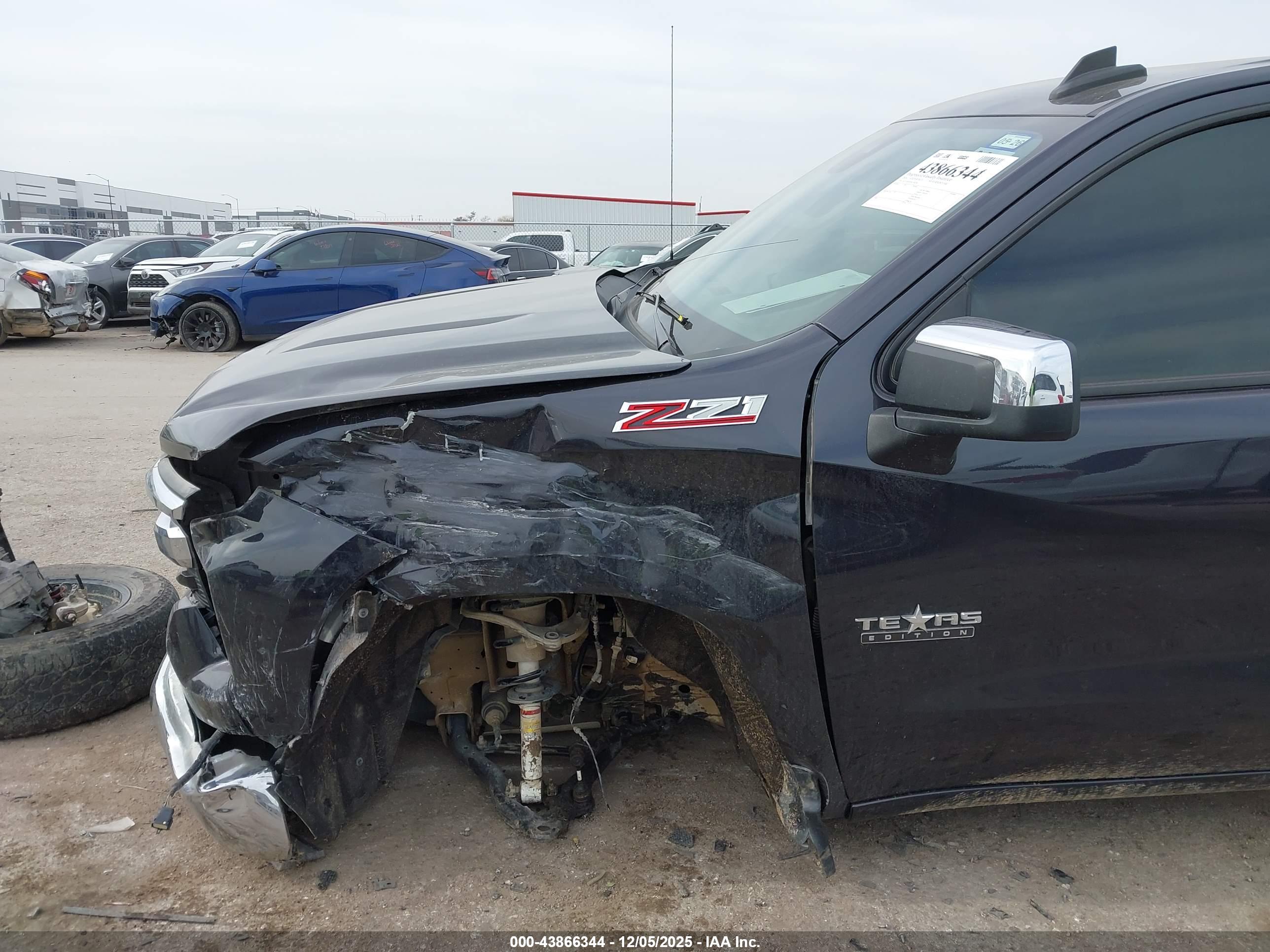 CHEVROLET SILVERADO image 6