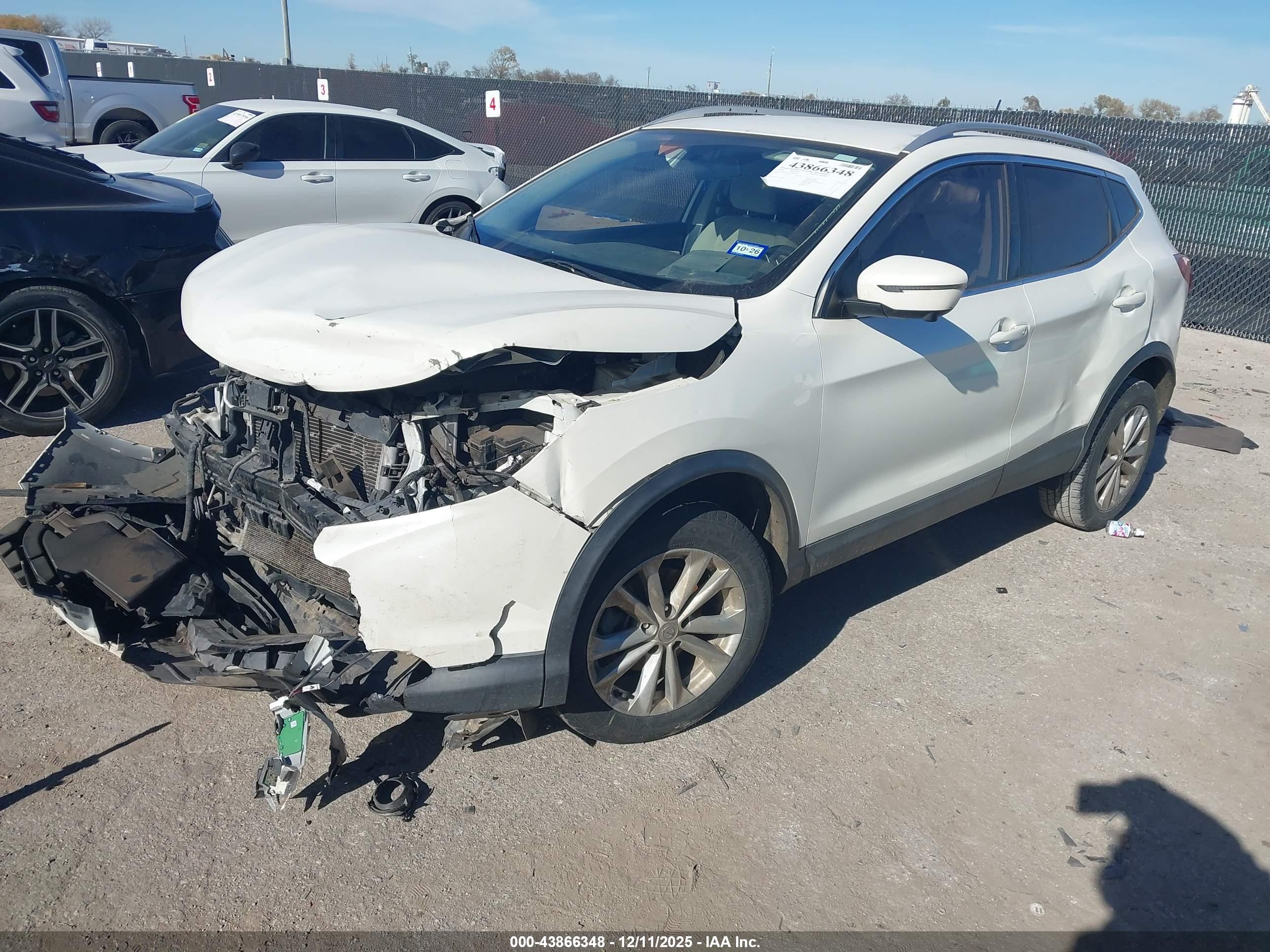 NISSAN ROGUE image 2