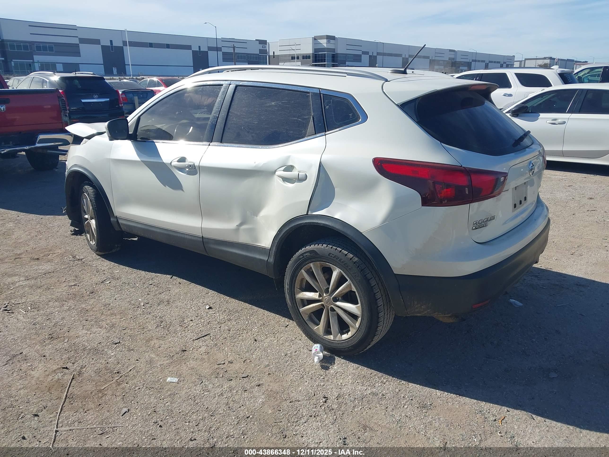 NISSAN ROGUE image 3
