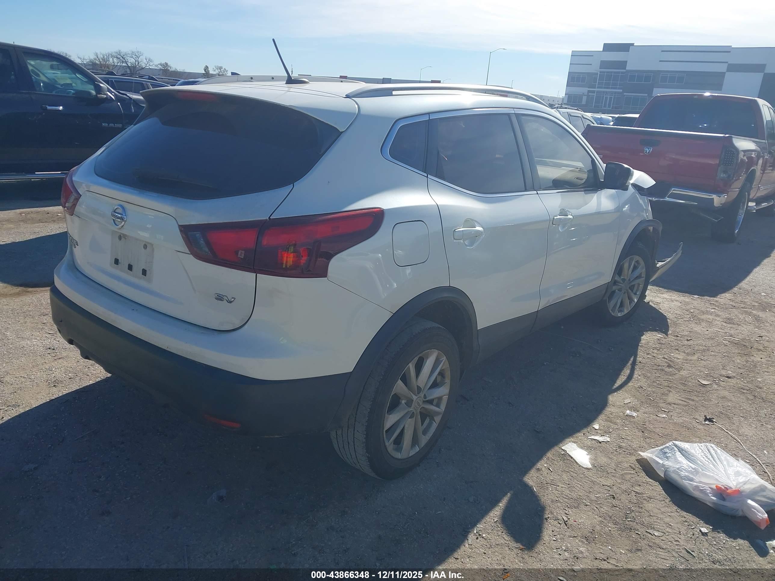 NISSAN ROGUE image 4