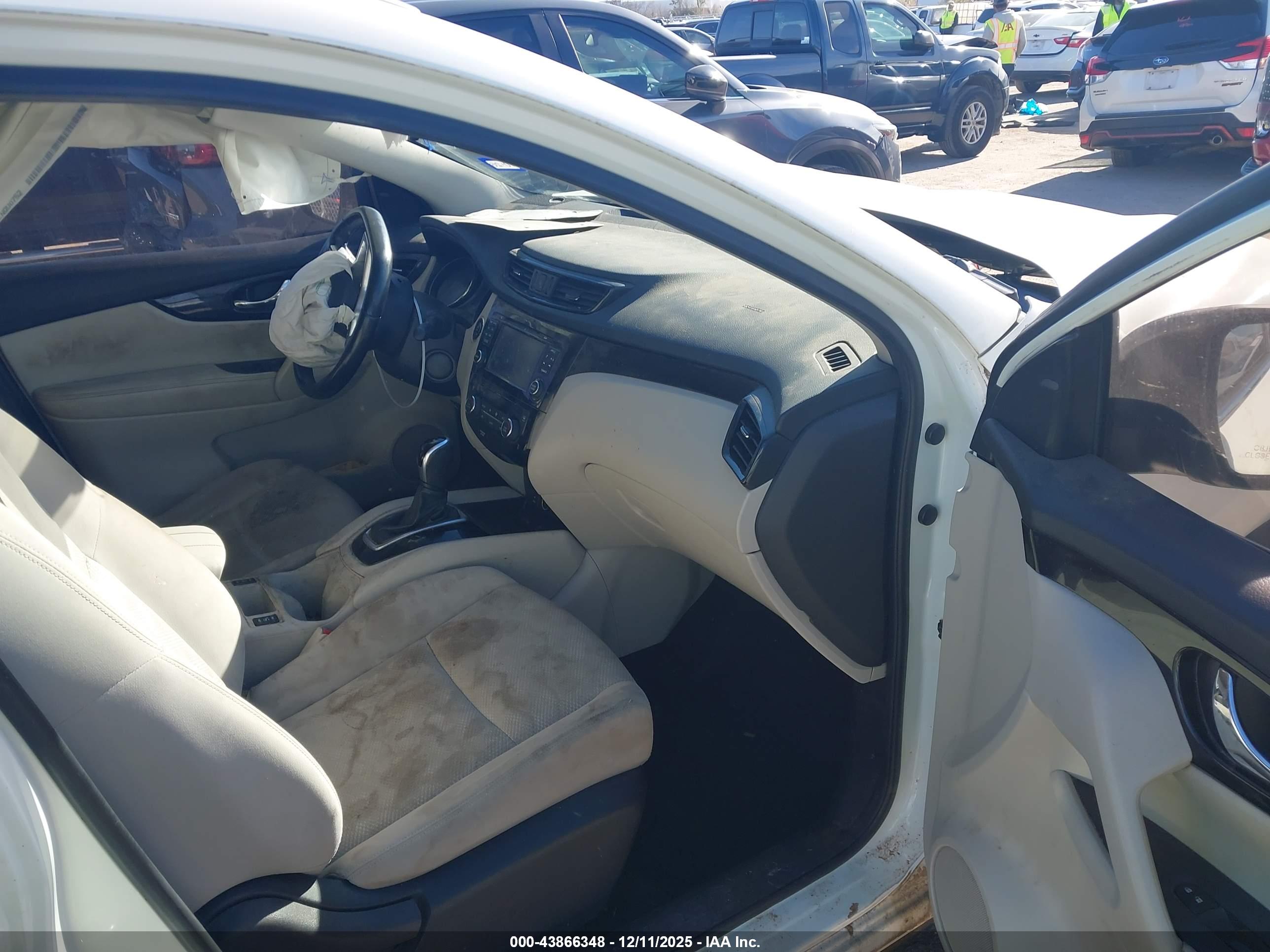 NISSAN ROGUE image 5