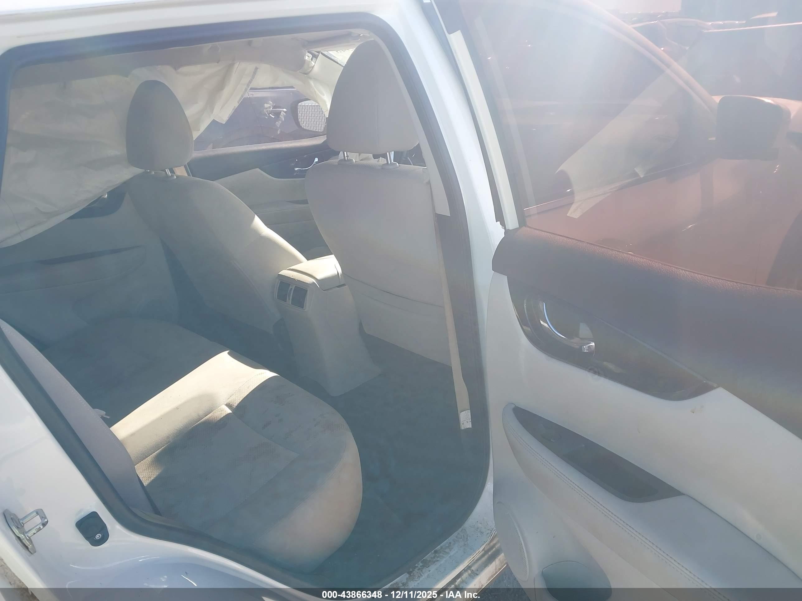 NISSAN ROGUE image 8