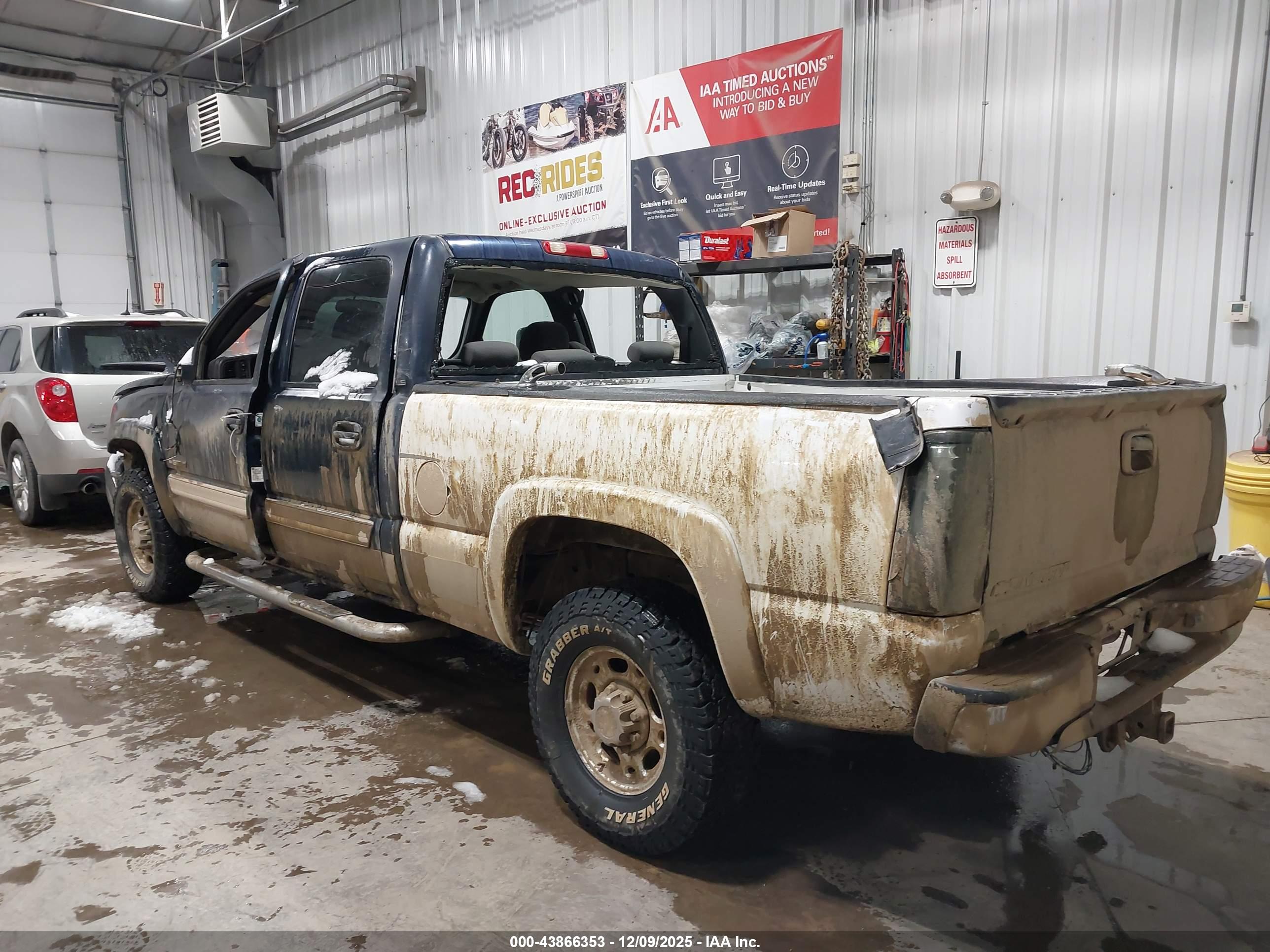 CHEVROLET SILVERADO image 3