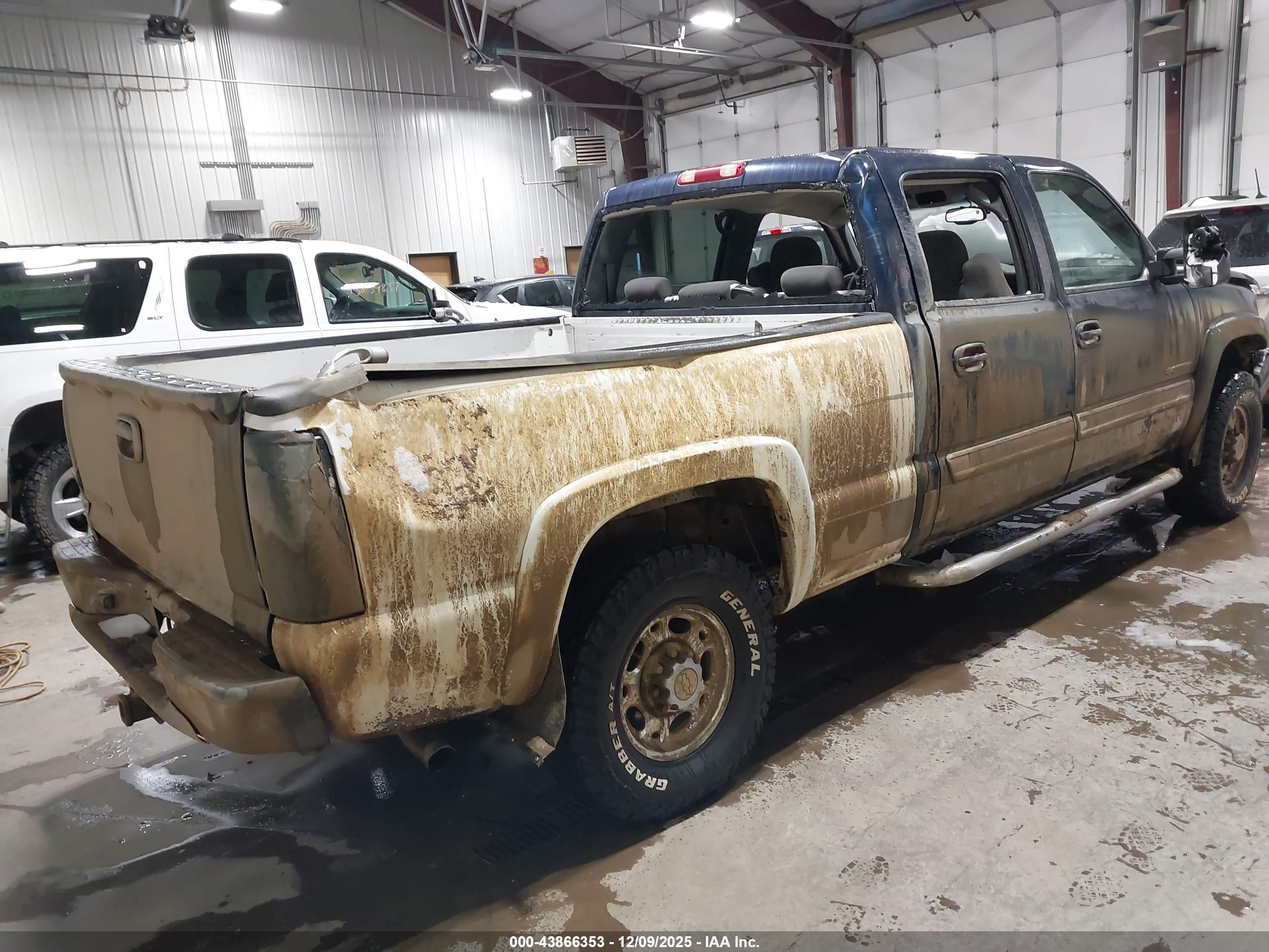 CHEVROLET SILVERADO image 4