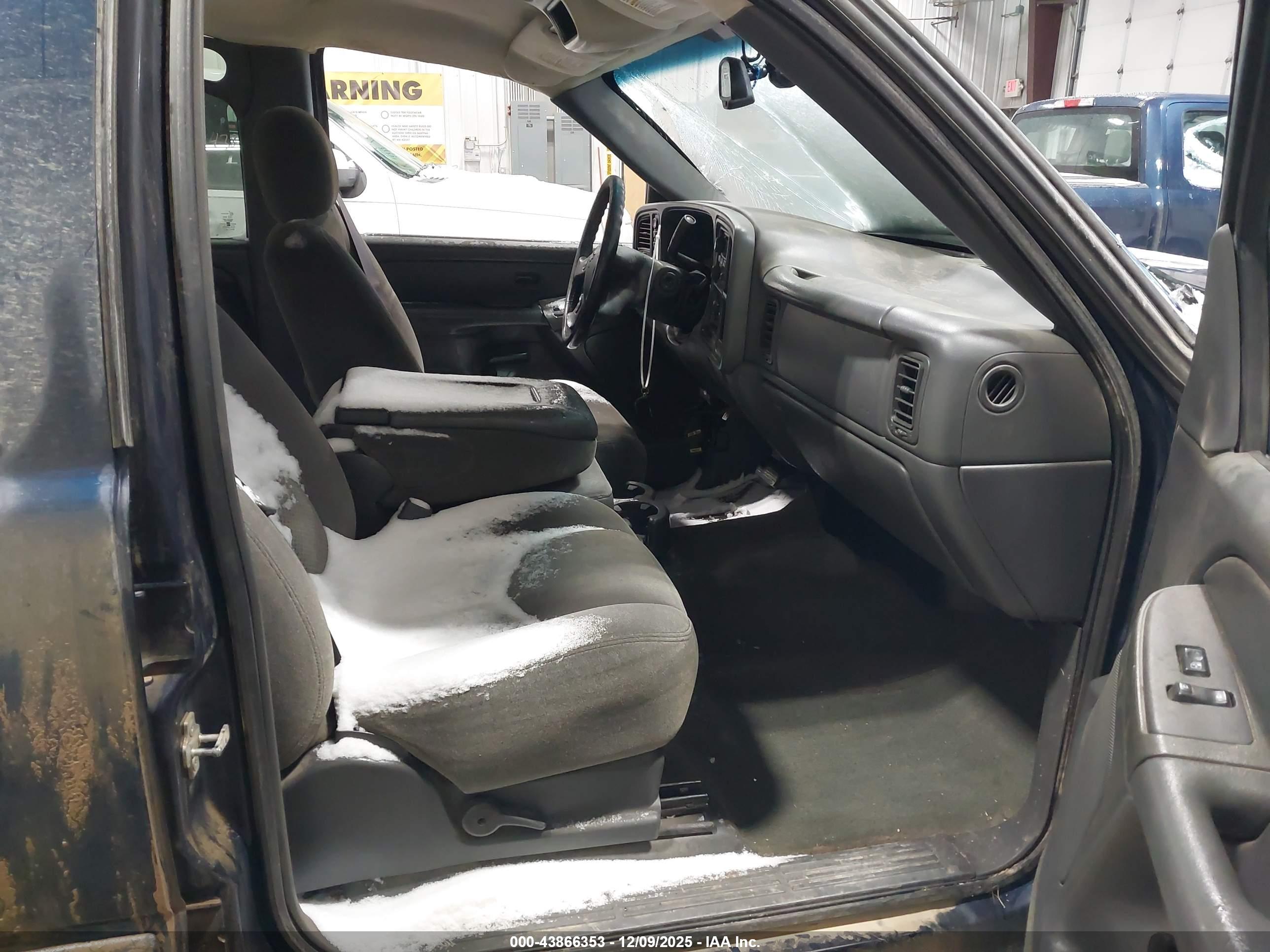 CHEVROLET SILVERADO image 5