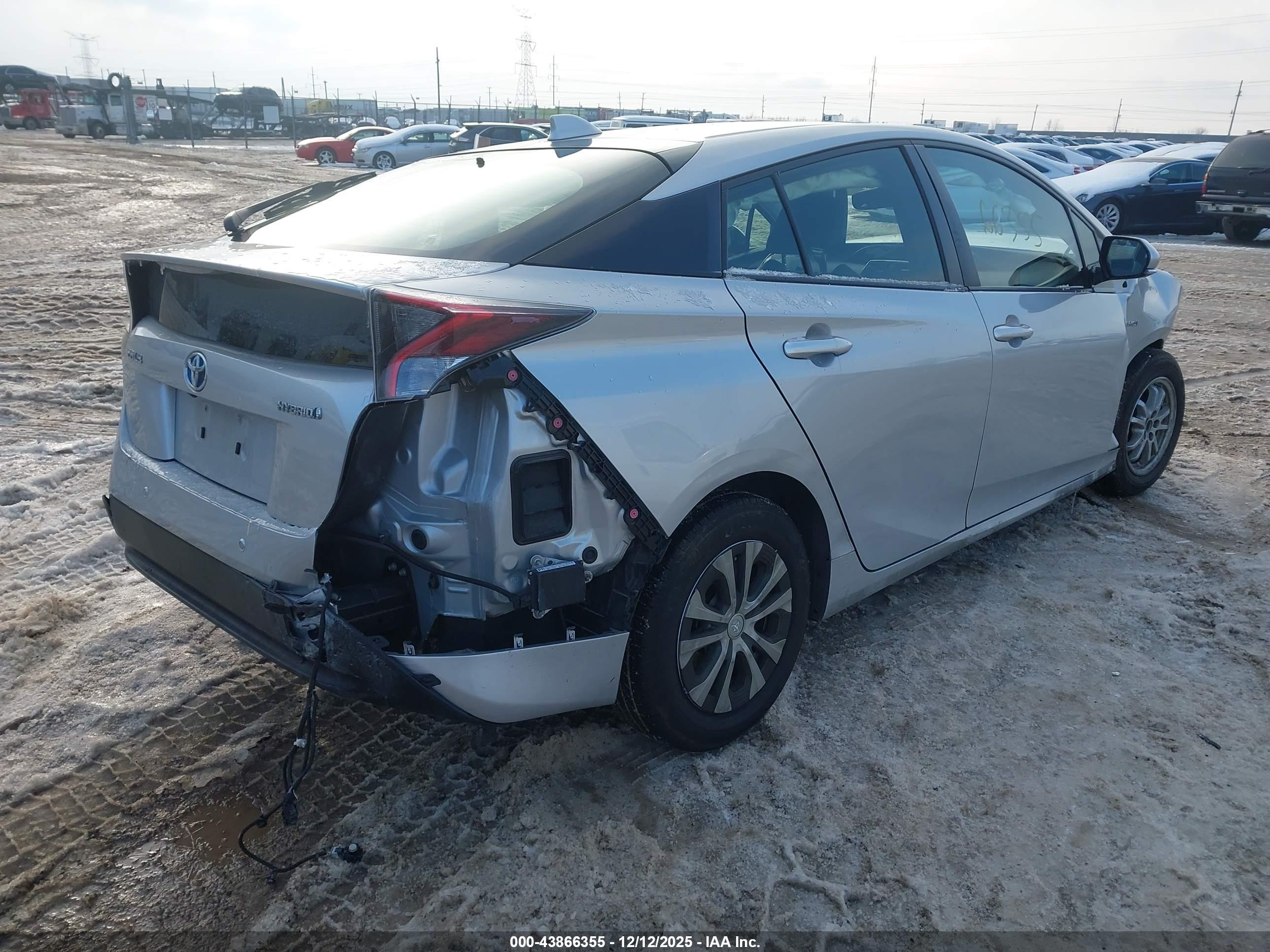 TOYOTA PRIUS image 4