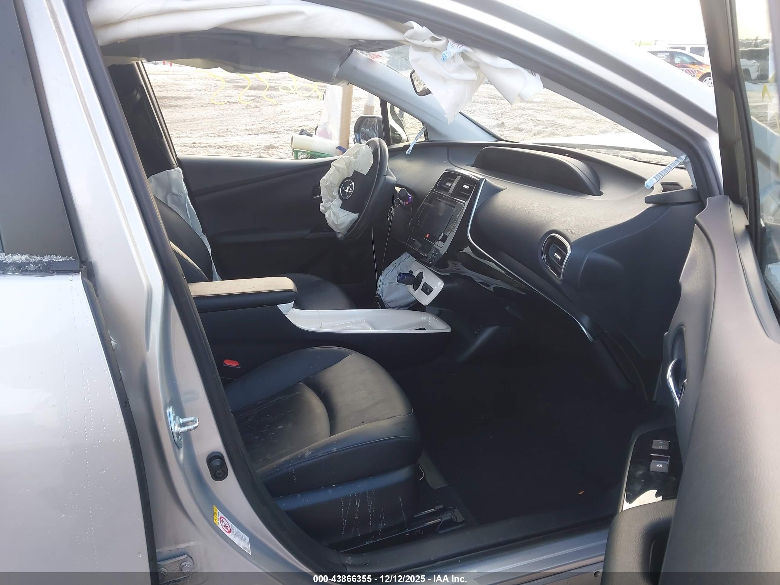 TOYOTA PRIUS image 5
