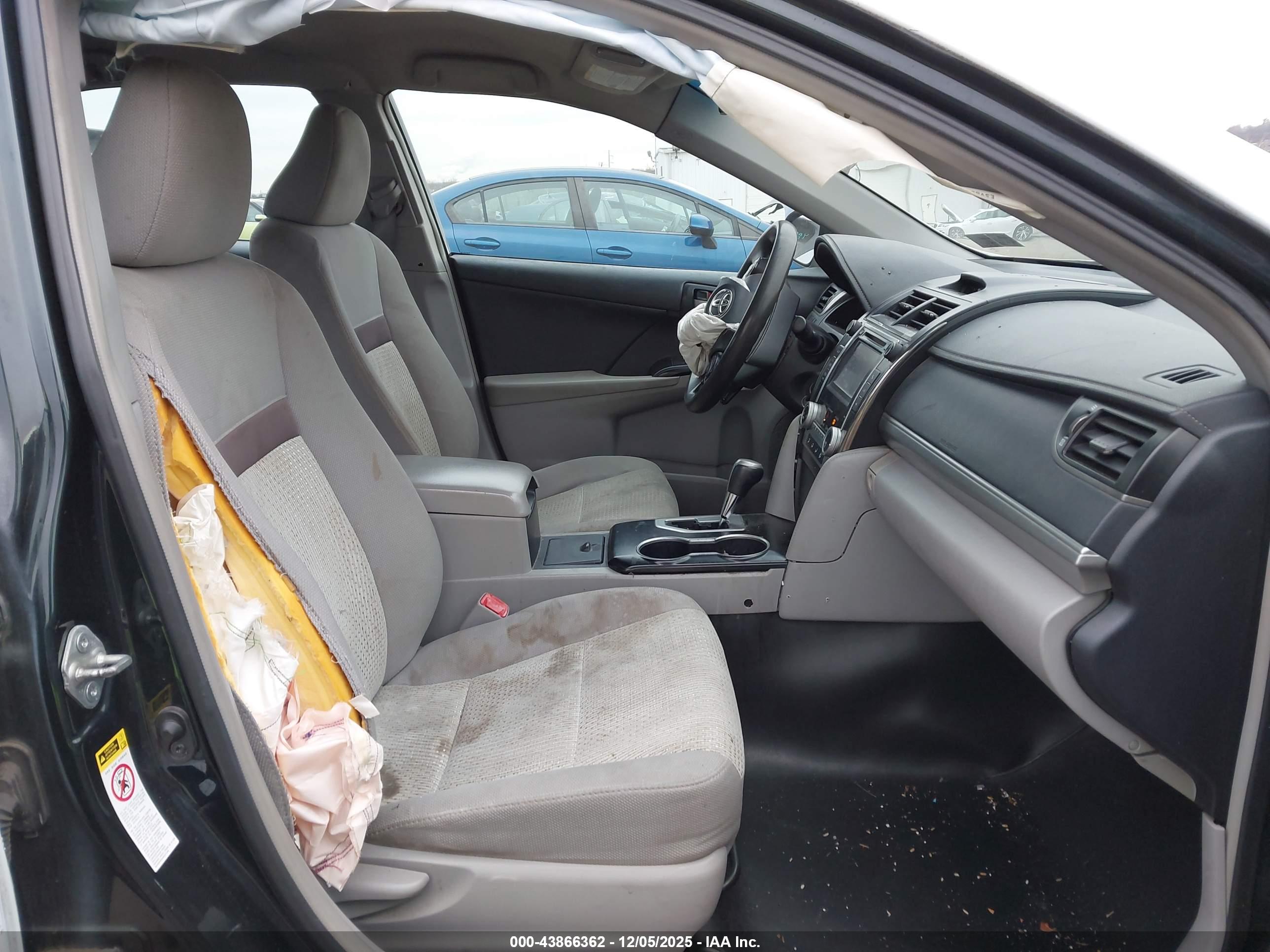TOYOTA CAMRY image 5