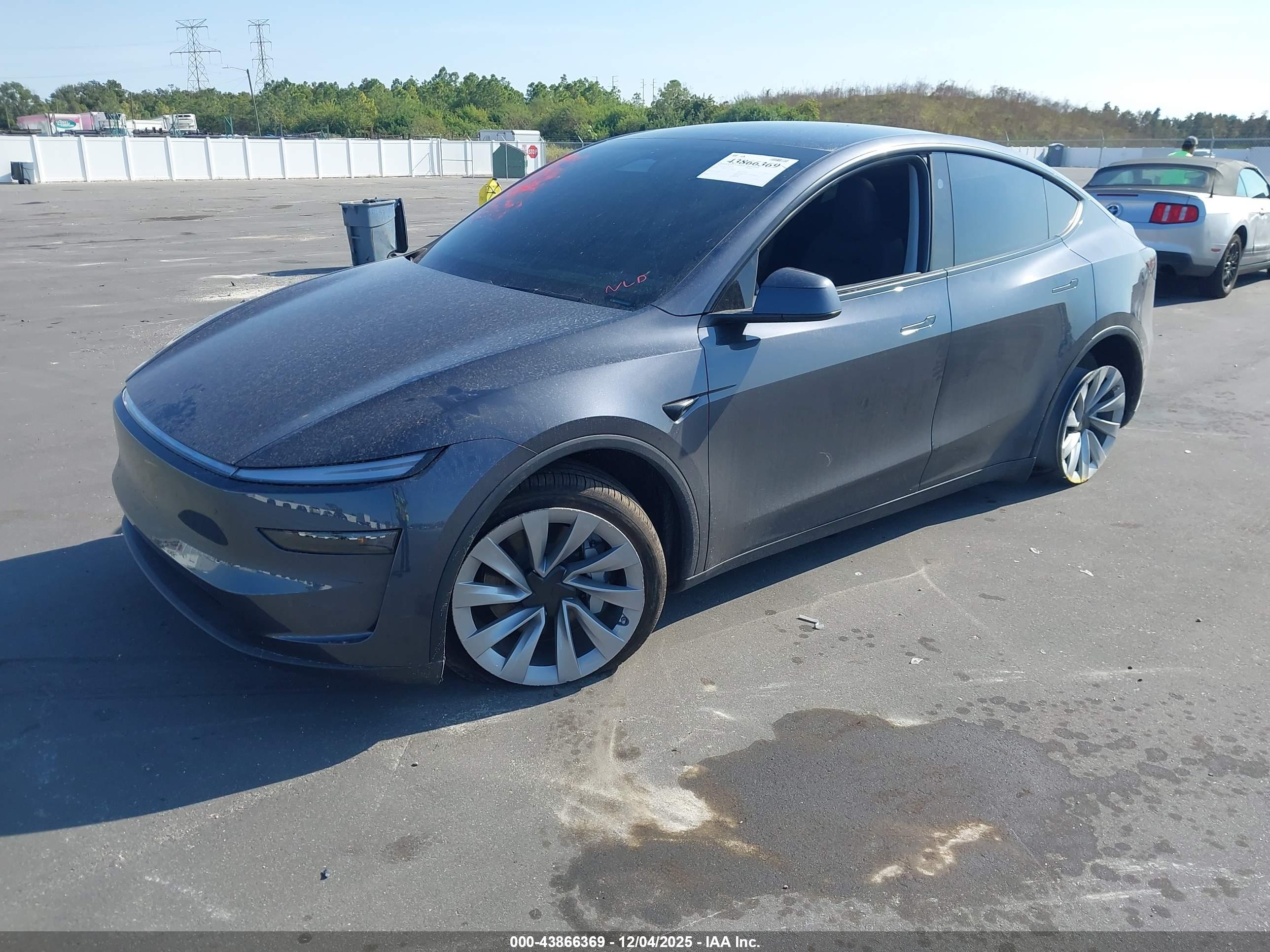 TESLA MODEL image 2