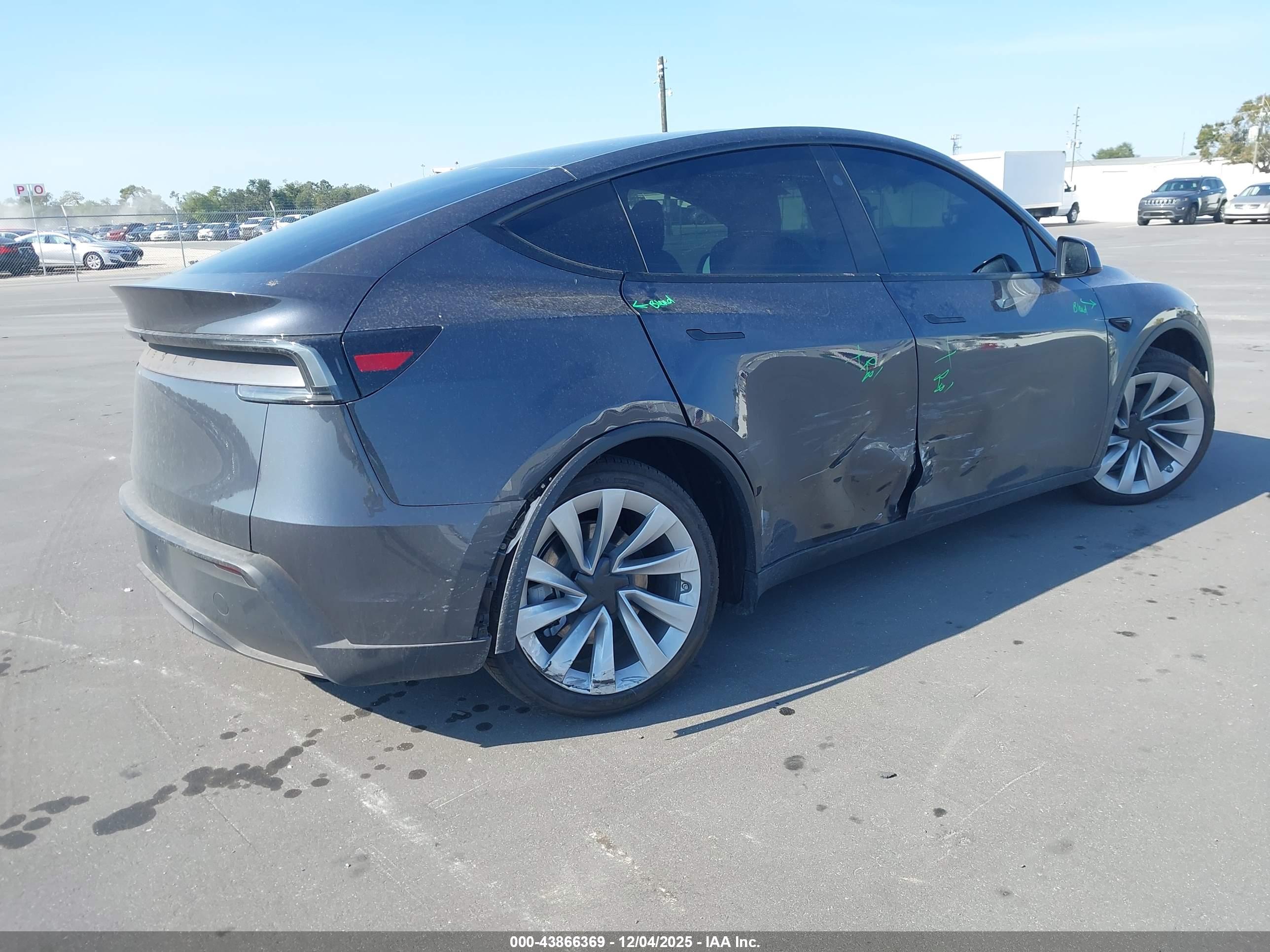 TESLA MODEL image 4