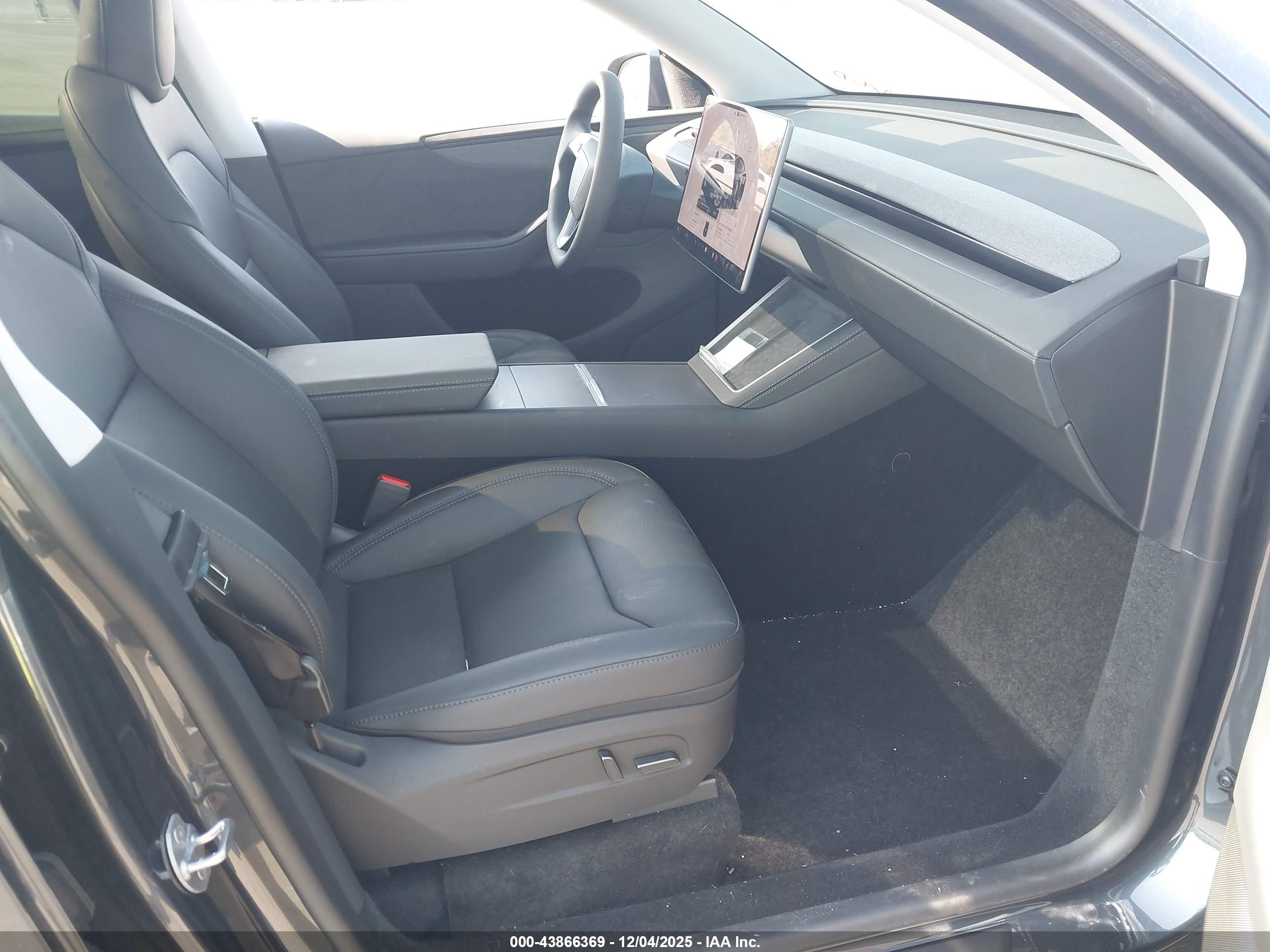 TESLA MODEL image 5