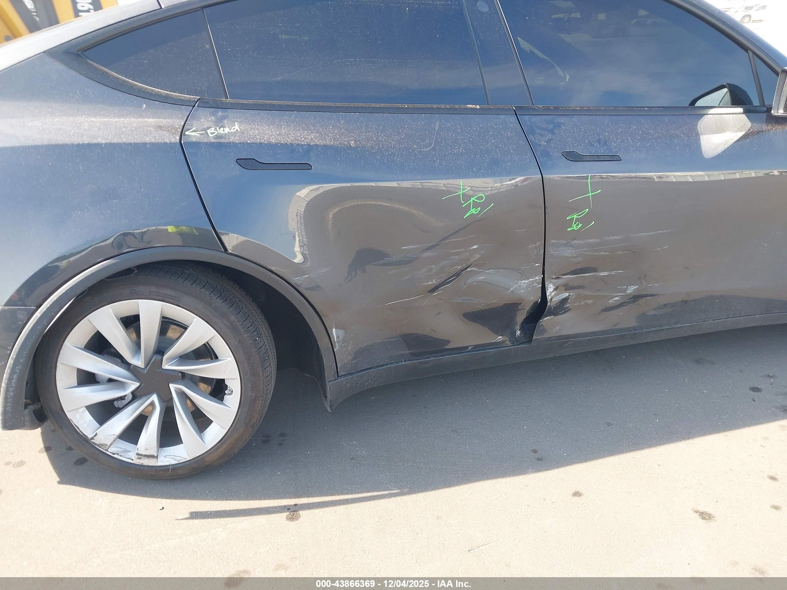 TESLA MODEL image 6