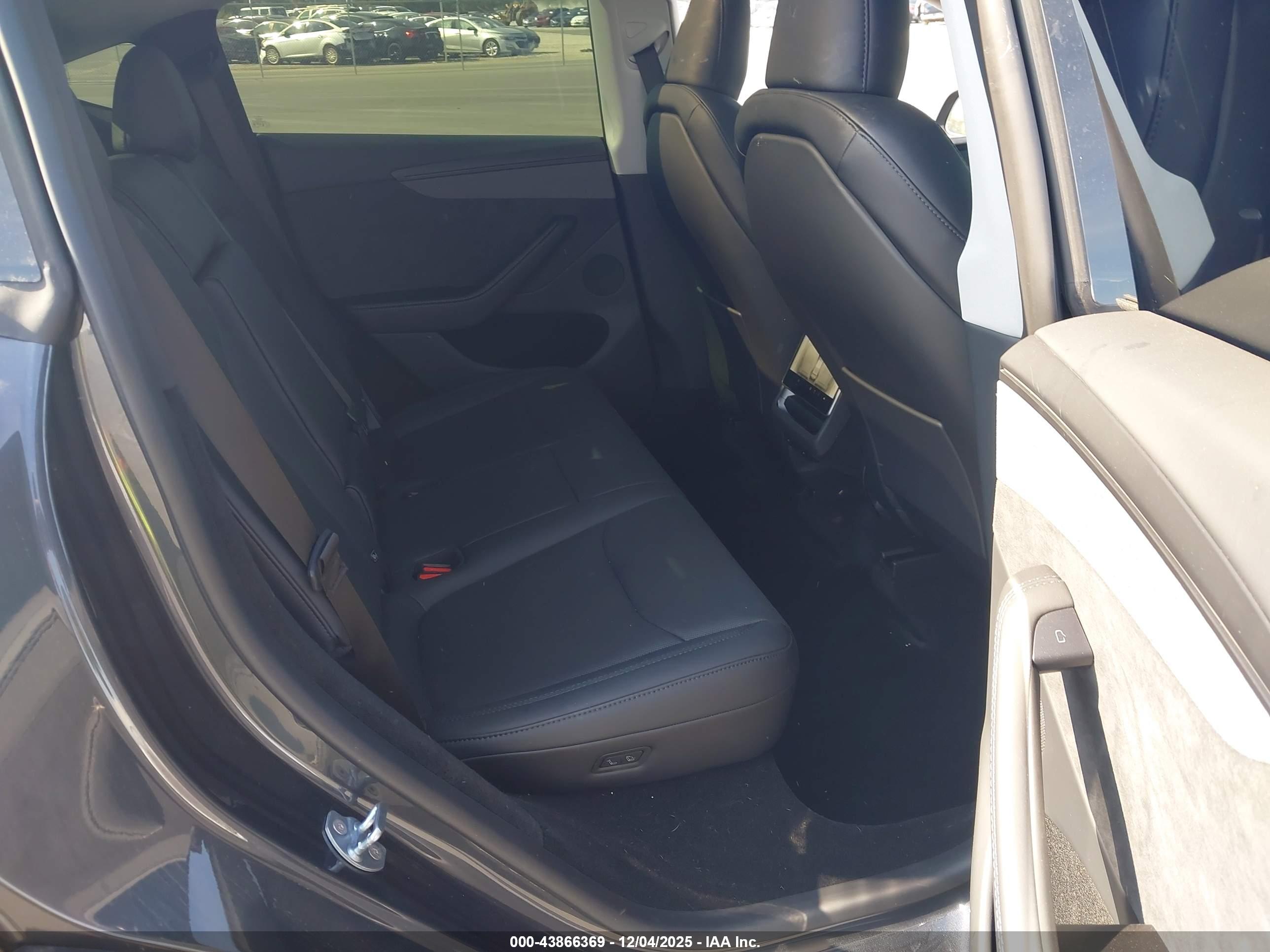 TESLA MODEL image 8