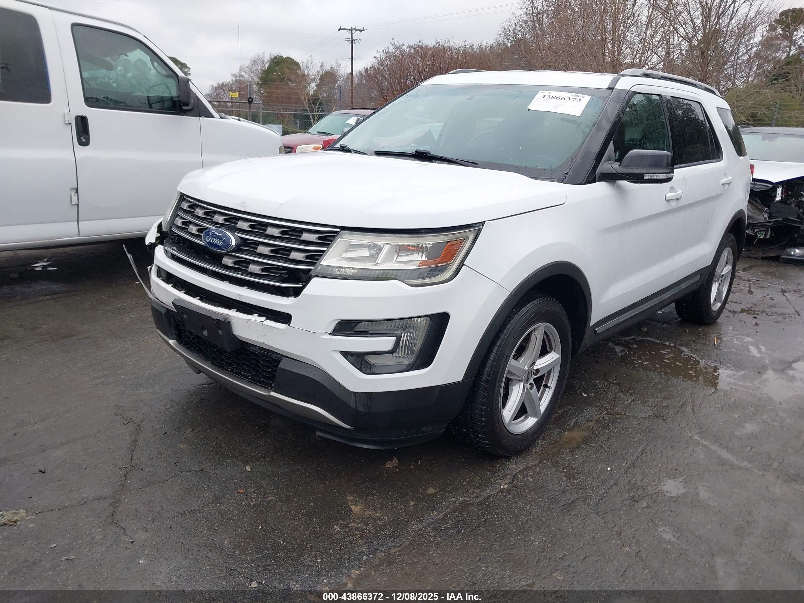 FORD EXPLORER image 2
