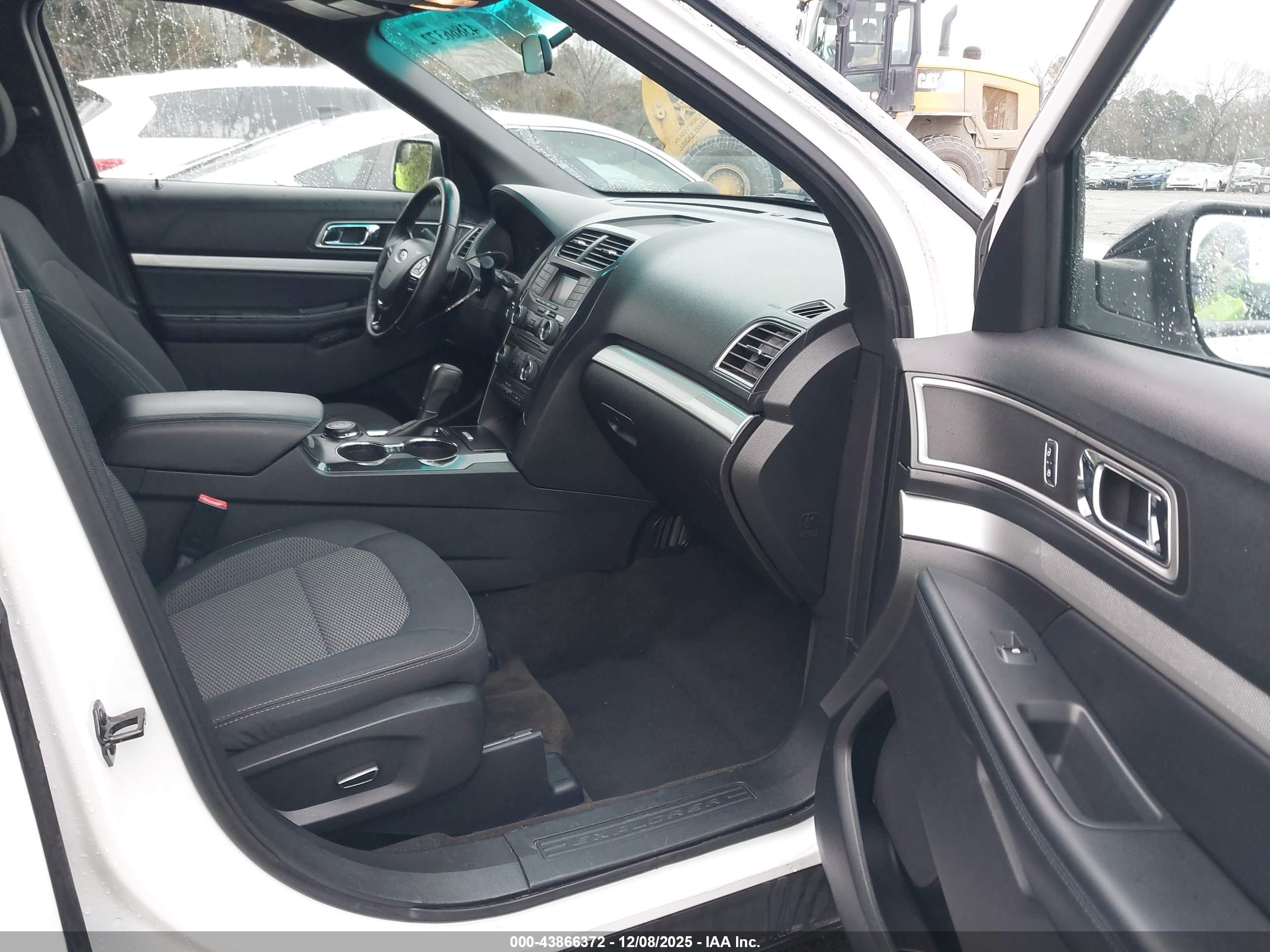 FORD EXPLORER image 5