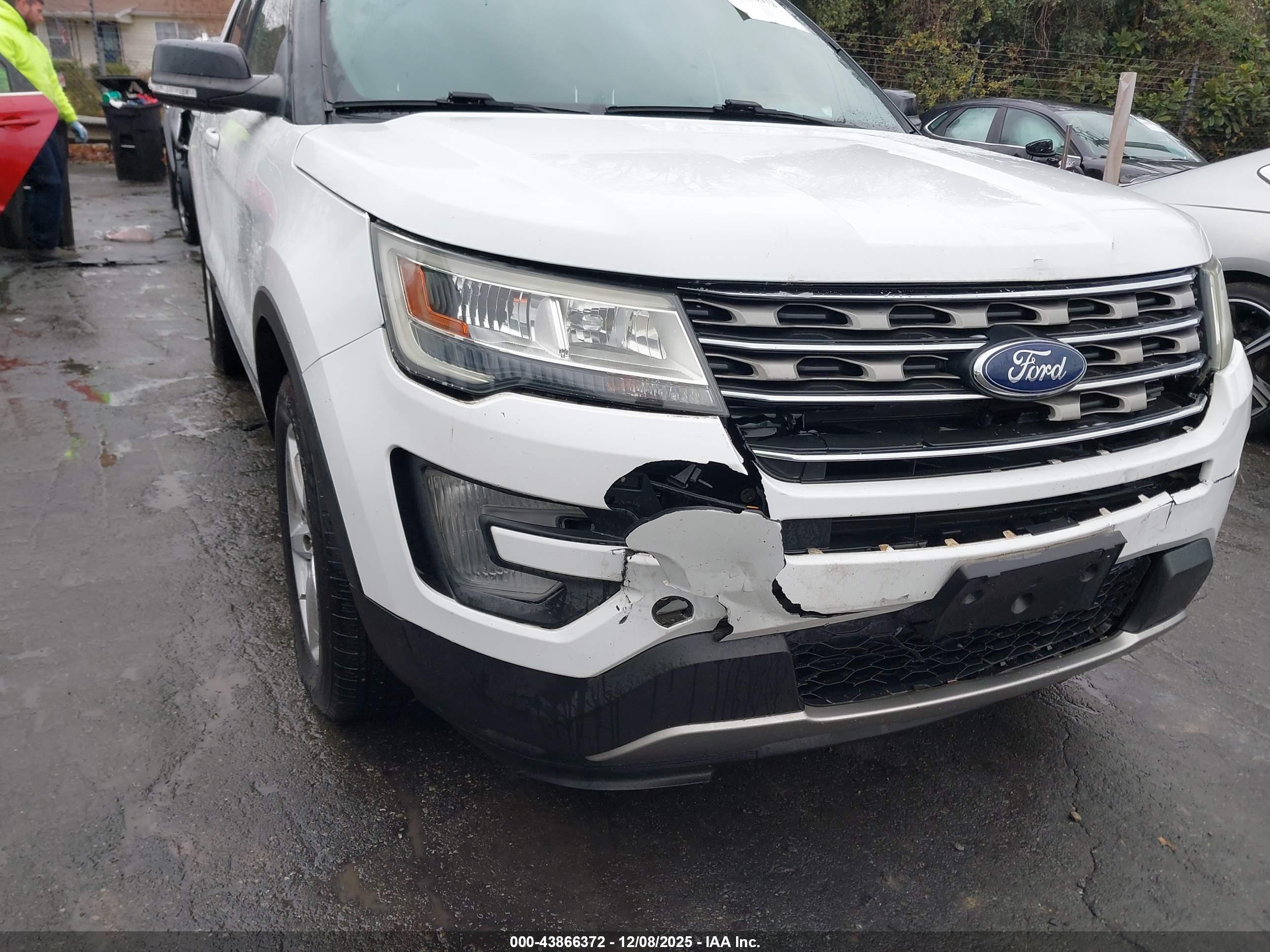 FORD EXPLORER image 6
