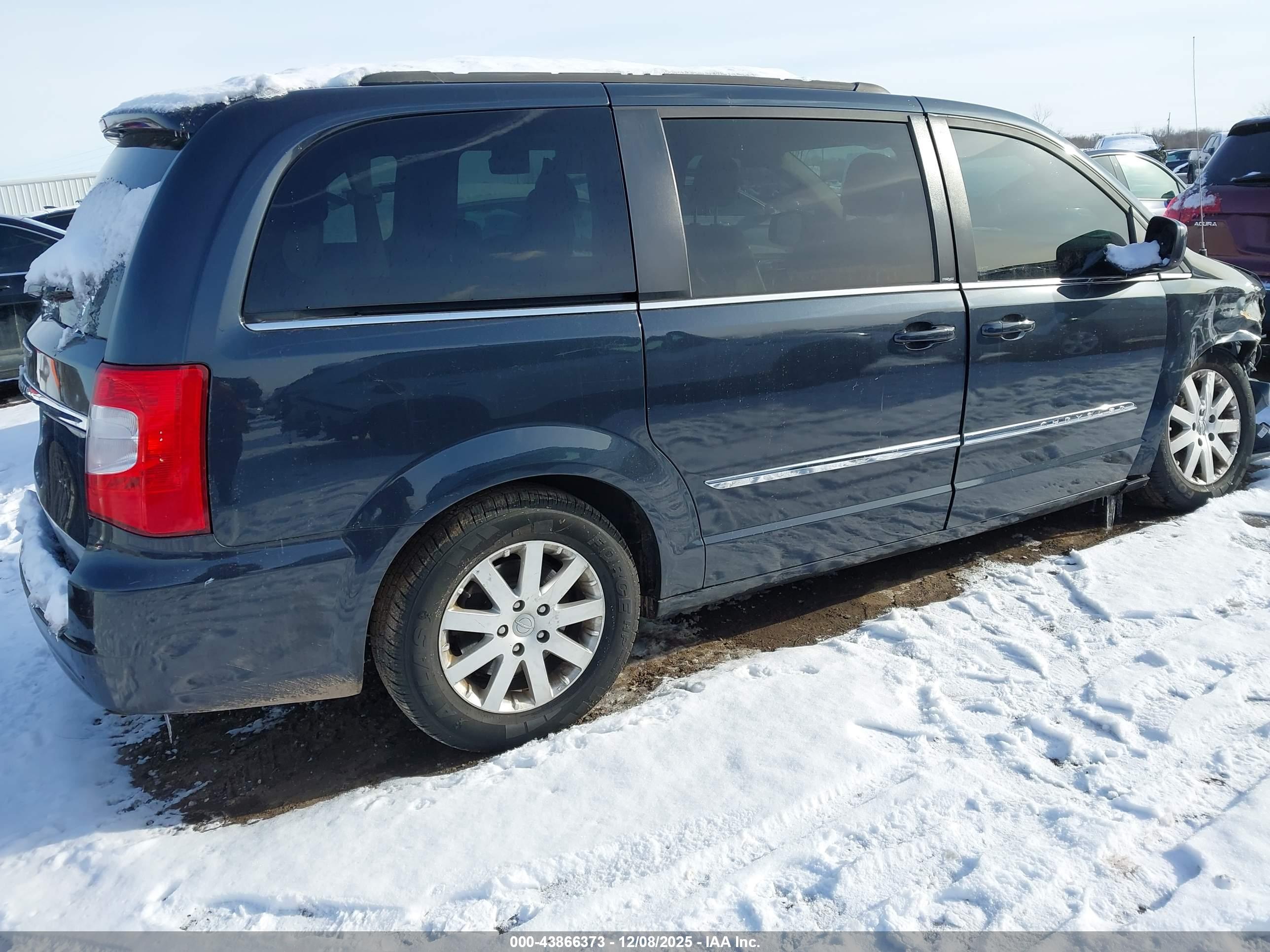 CHRYSLER TOWN image 4